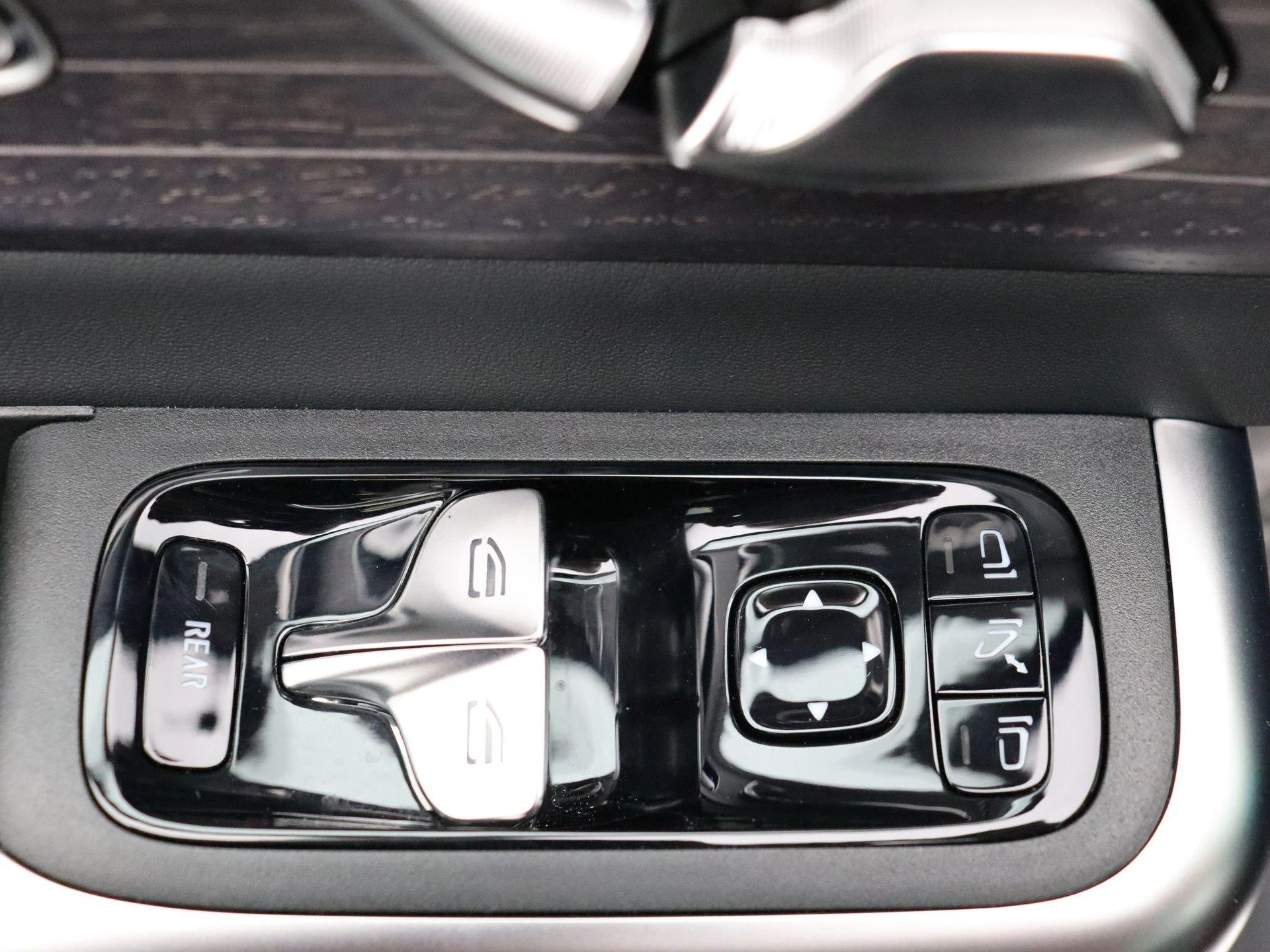 Mercedes-Benz-GLB-image-9