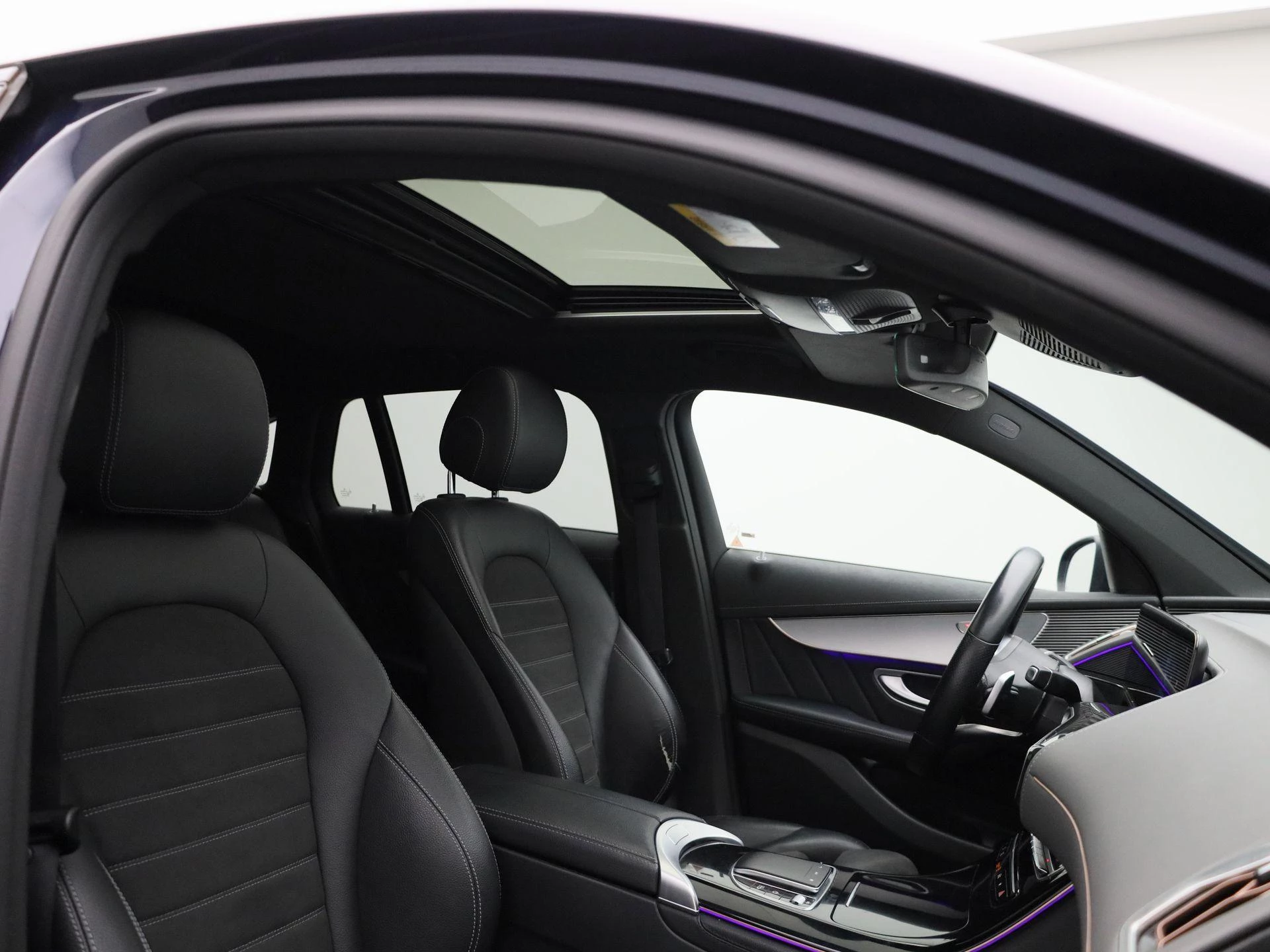 Mercedes-Benz-EQC-image-37