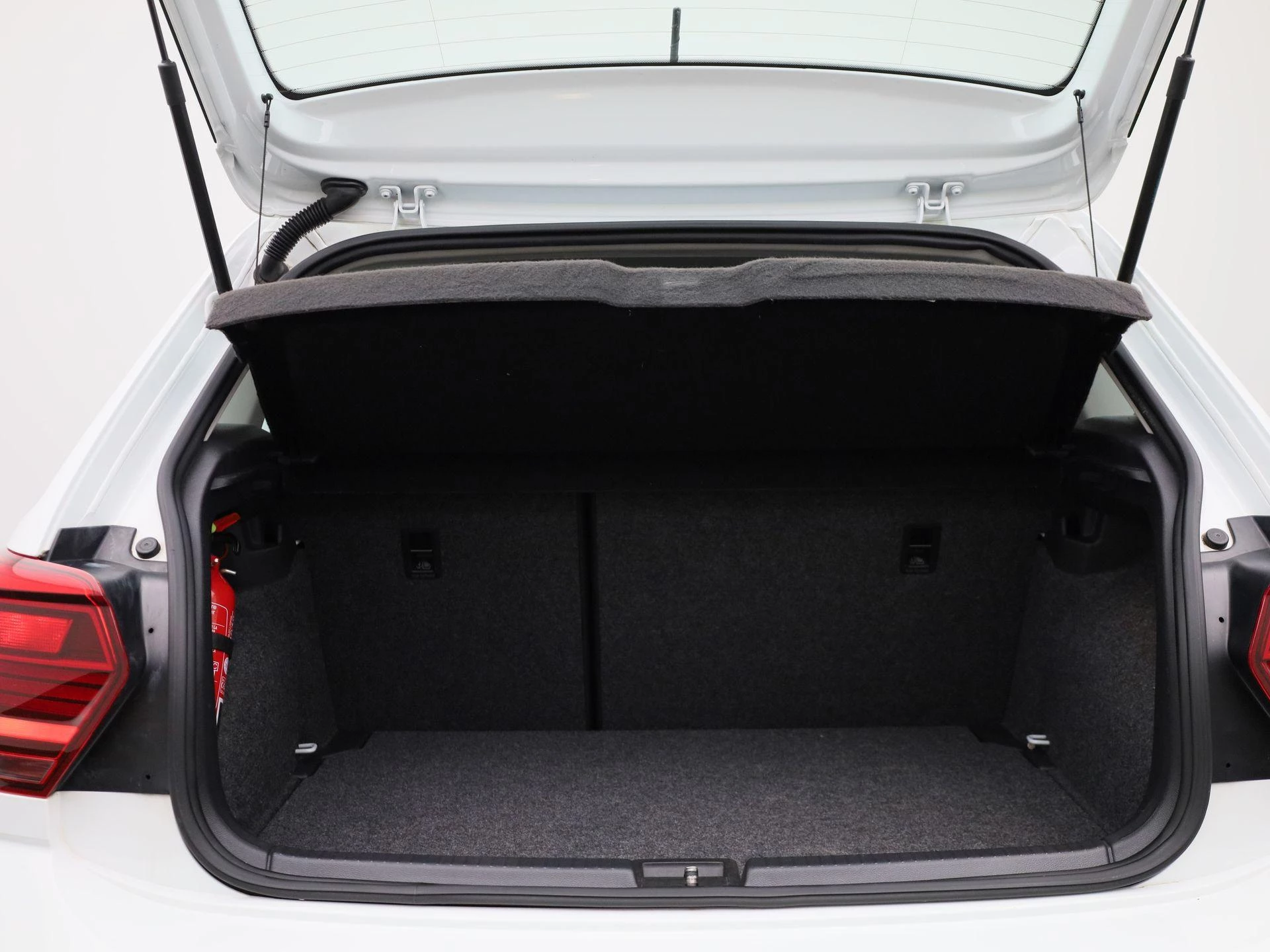 Volkswagen-Polo-image-13