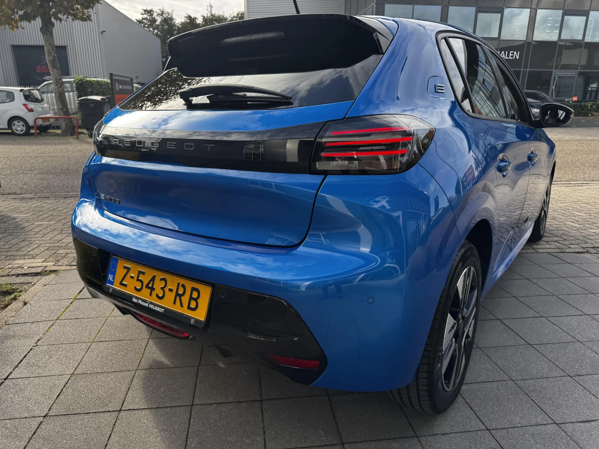 Peugeot-e-208-image-24