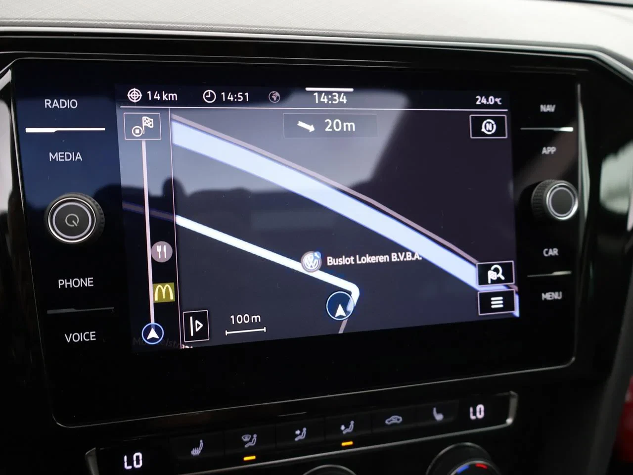 Volkswagen-Passat-image-25