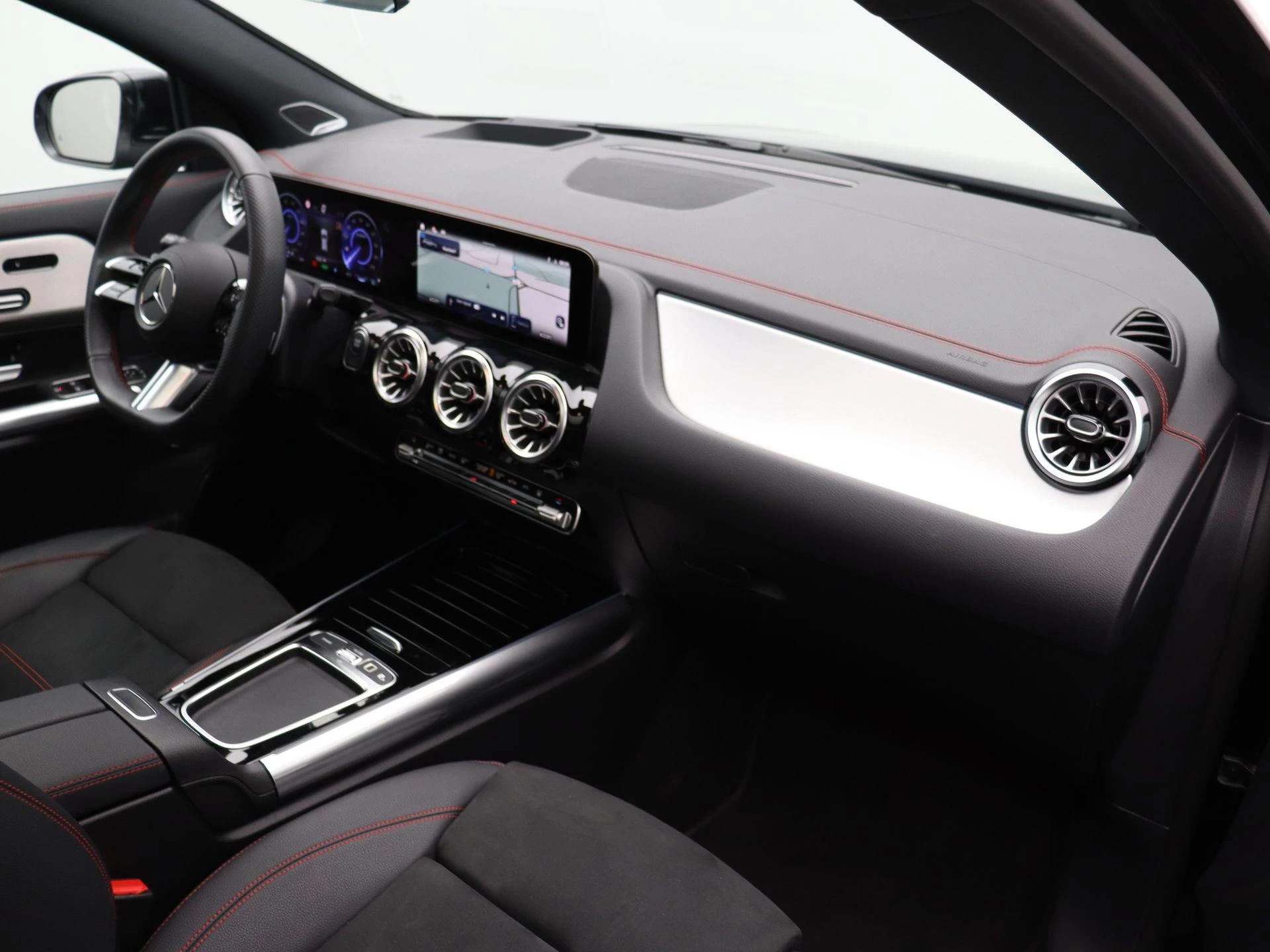 Mercedes-Benz-EQA-image-19