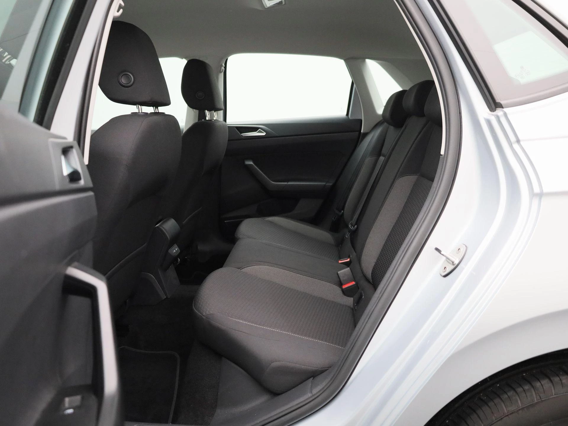 Volkswagen-Polo-image-11