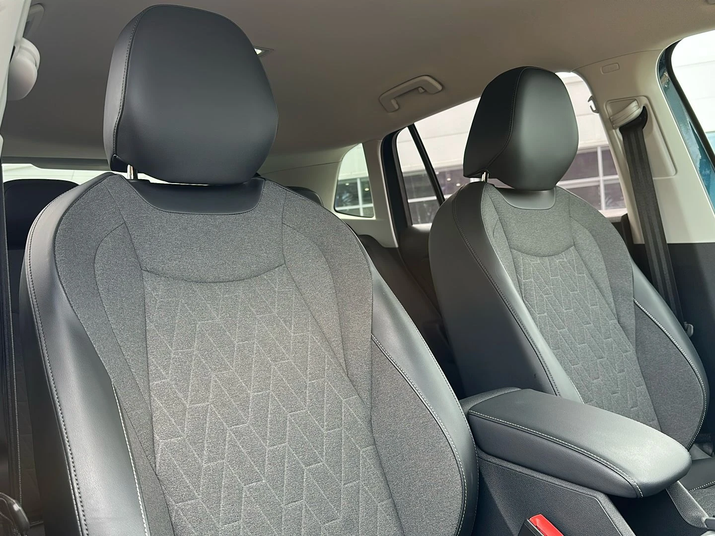 Volkswagen-Tiguan-image-16