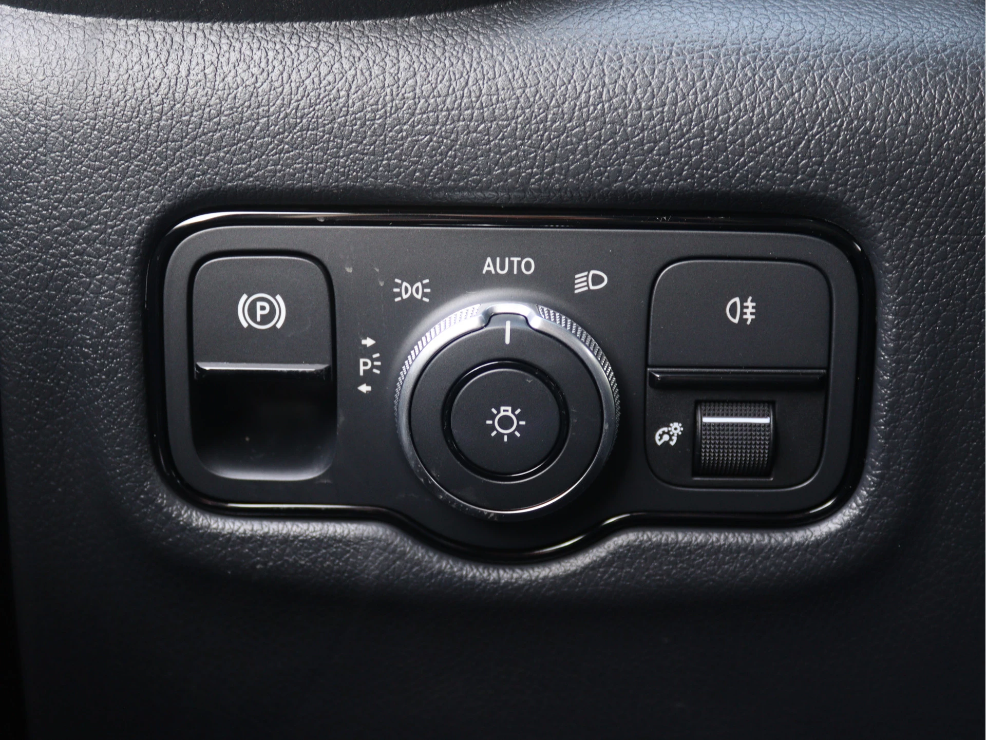 Mercedes-Benz-eVito-image-8