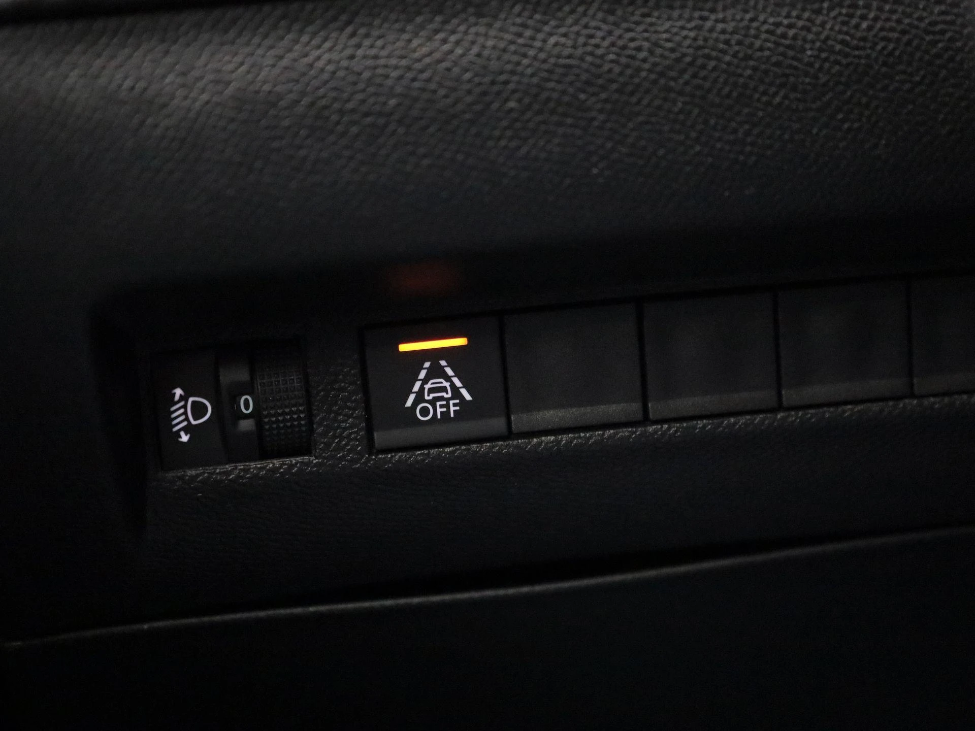 Peugeot-208-image-25