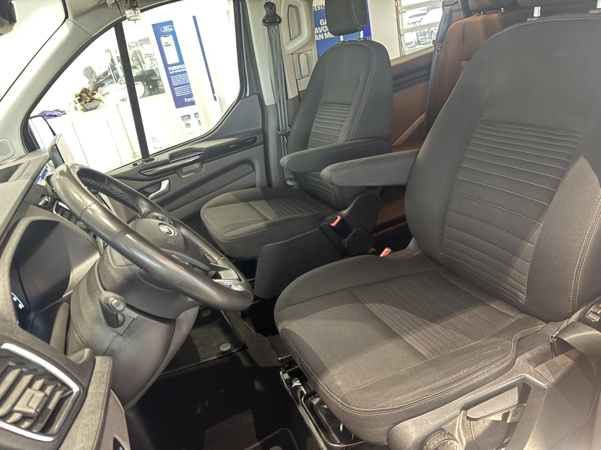 Ford-Transit Custom-image-9