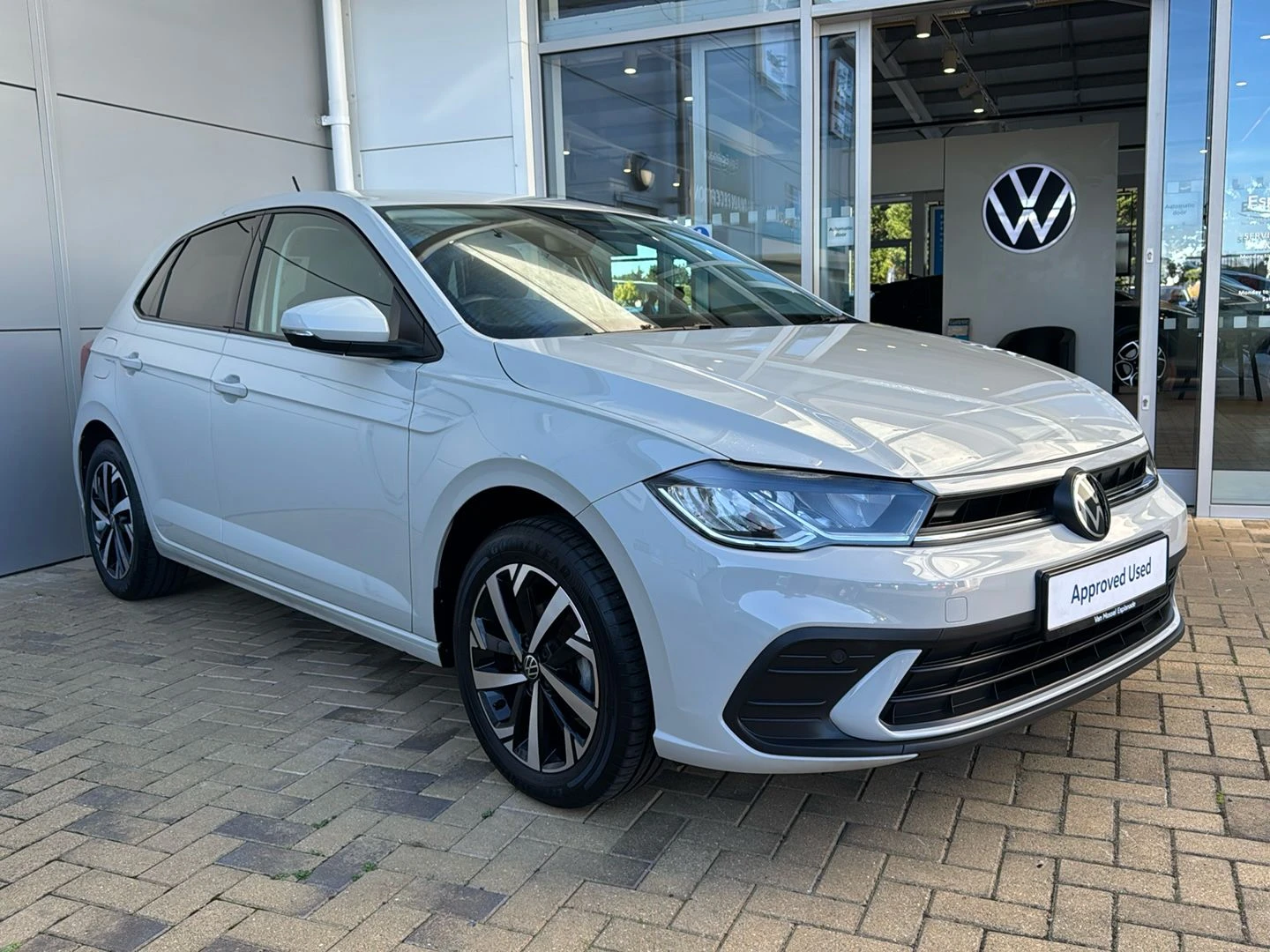 Volkswagen-Polo-image-18