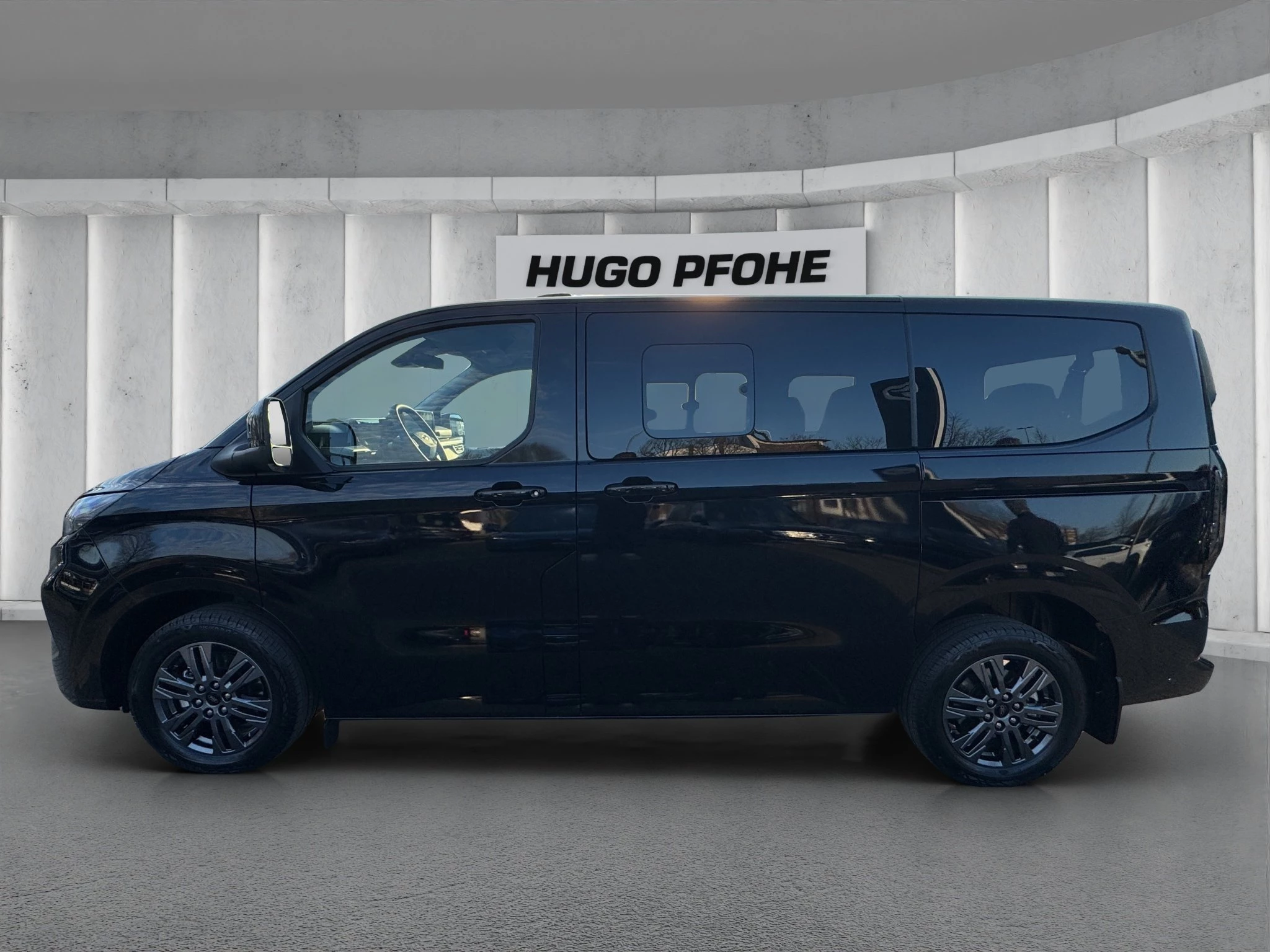 Ford Tourneo Custom Titanium 320 L1 2.0 l EcoBlue. 8-Gang-Automatikgetriebe. Frontantrieb