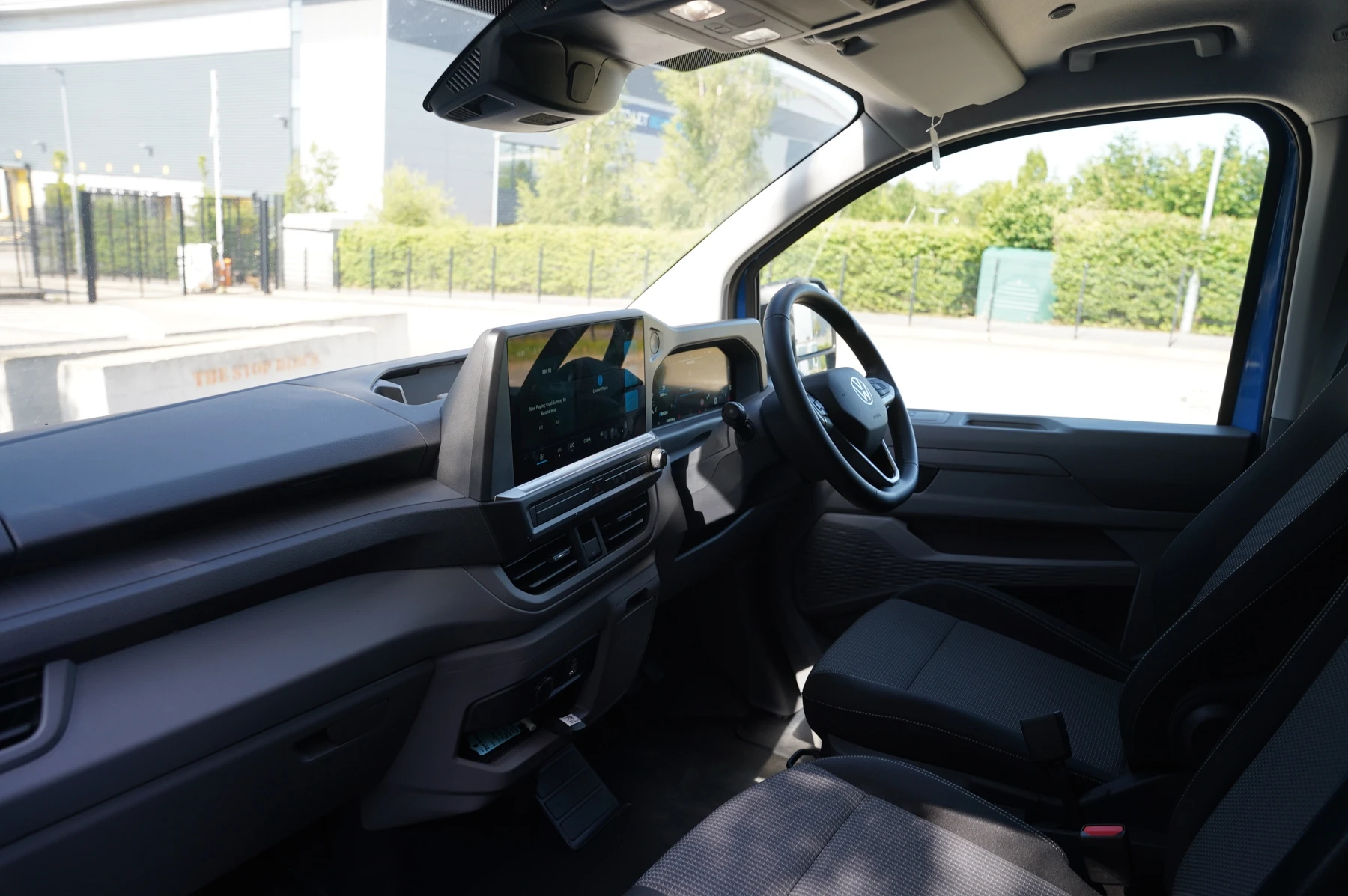 Volkswagen-Transporter-image-1