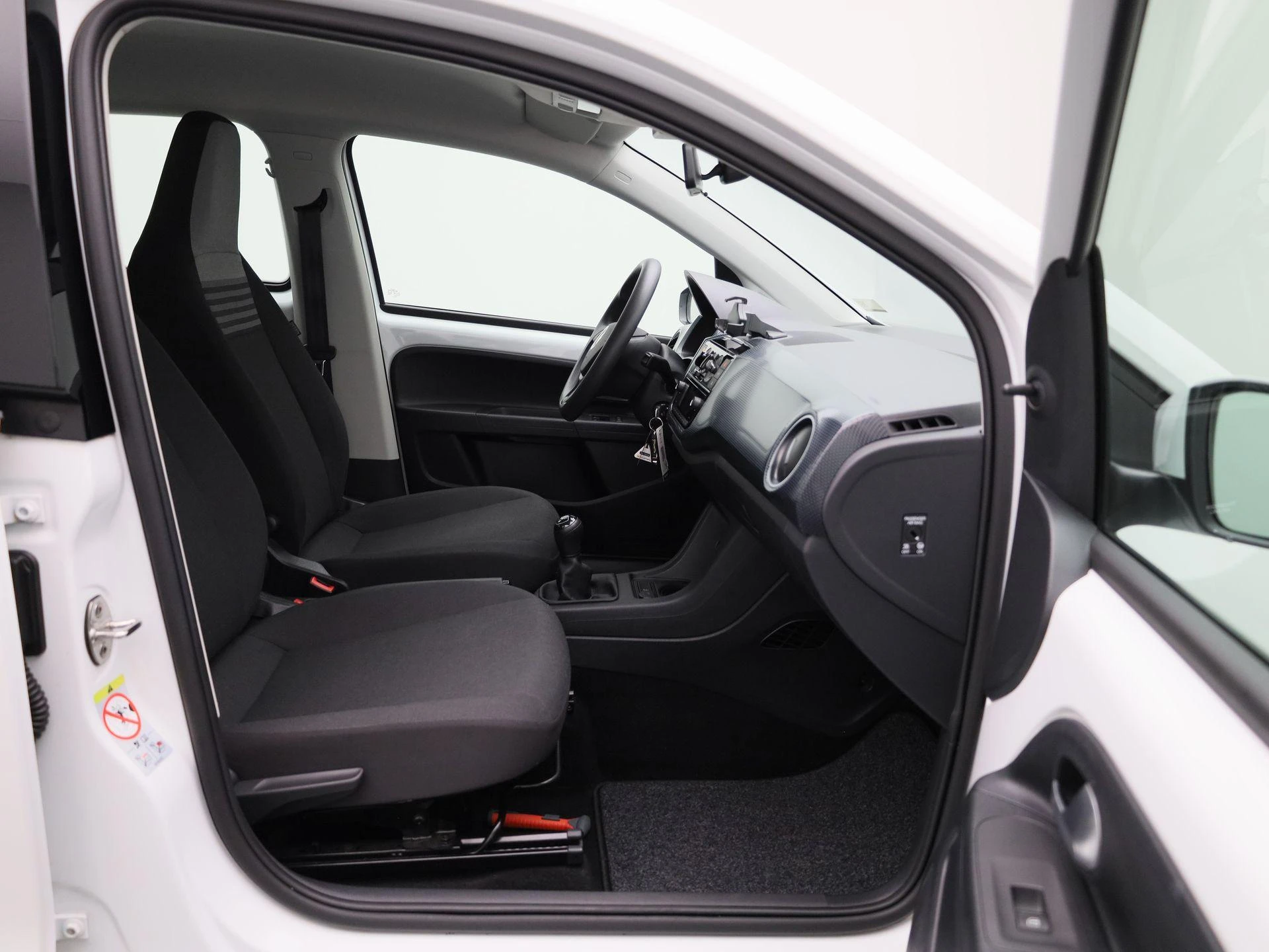 Volkswagen-up!-image-26