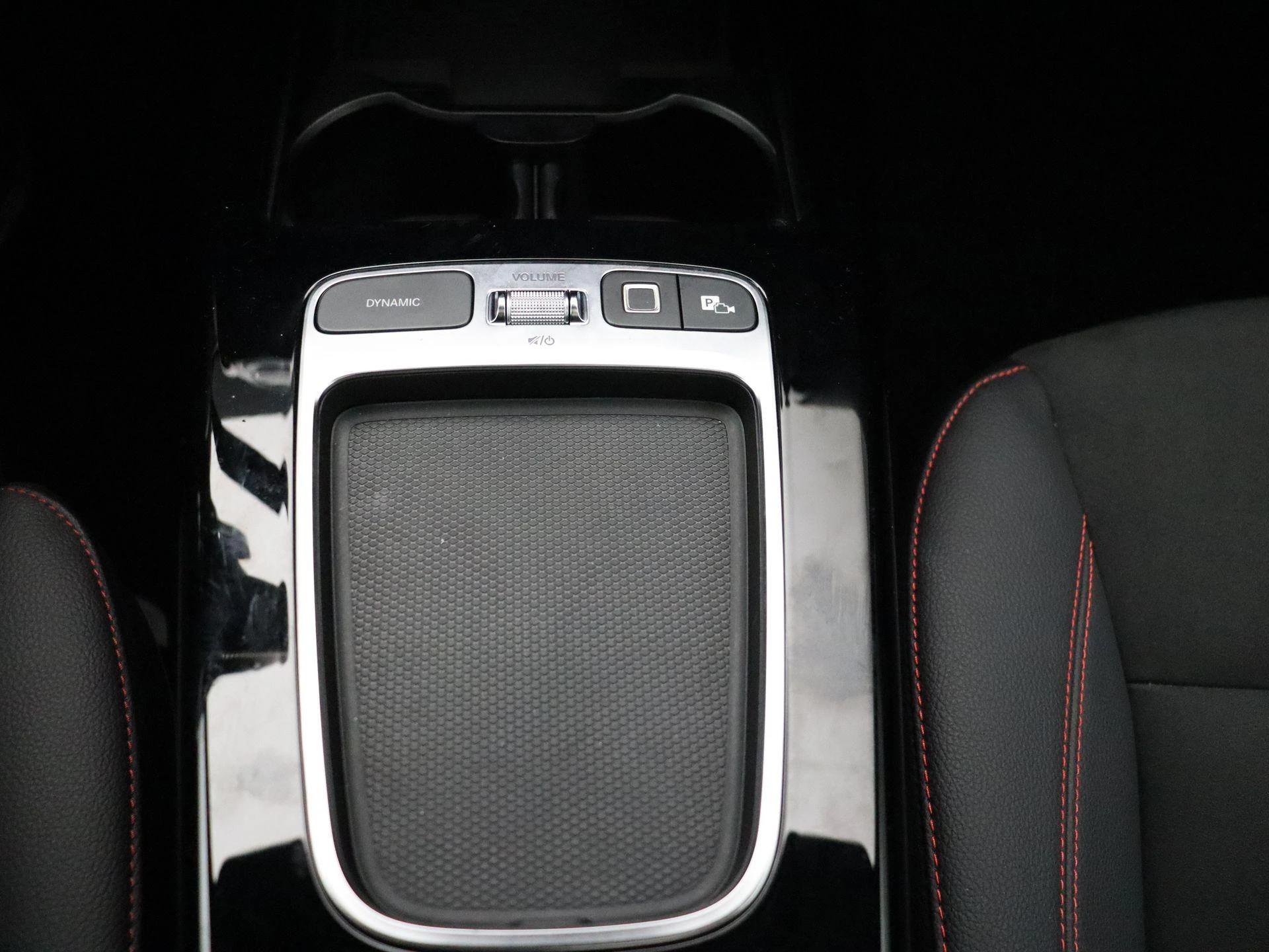 Mercedes-Benz-CLA-image-21