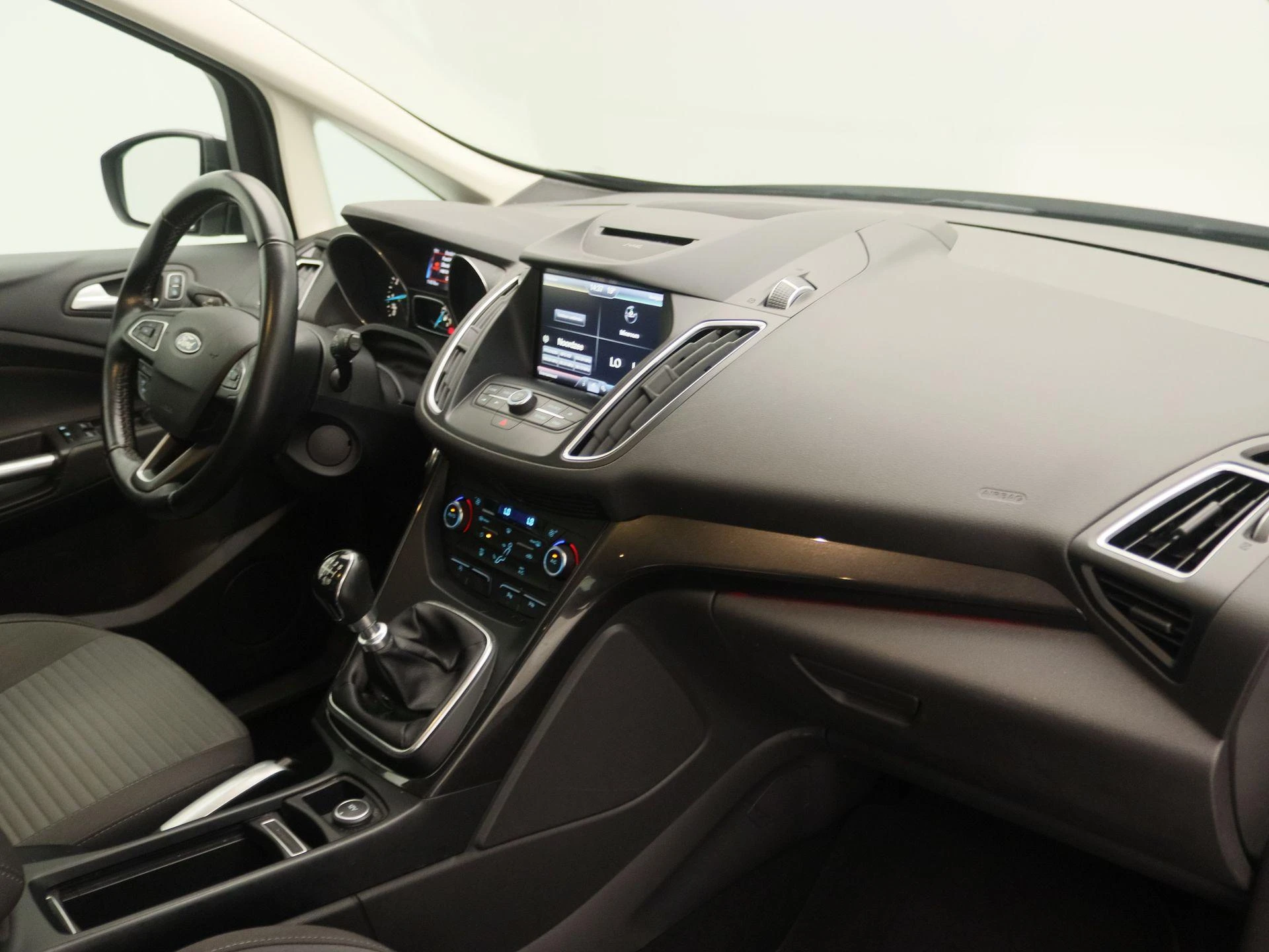 Ford-C-MAX-image-24