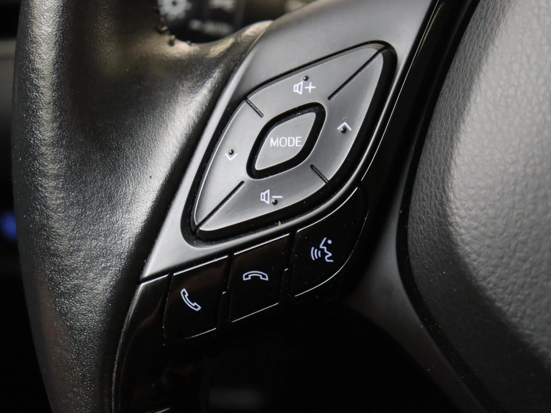 Toyota C-HR 2.0 Hybrid Executive AUTOMAAT
