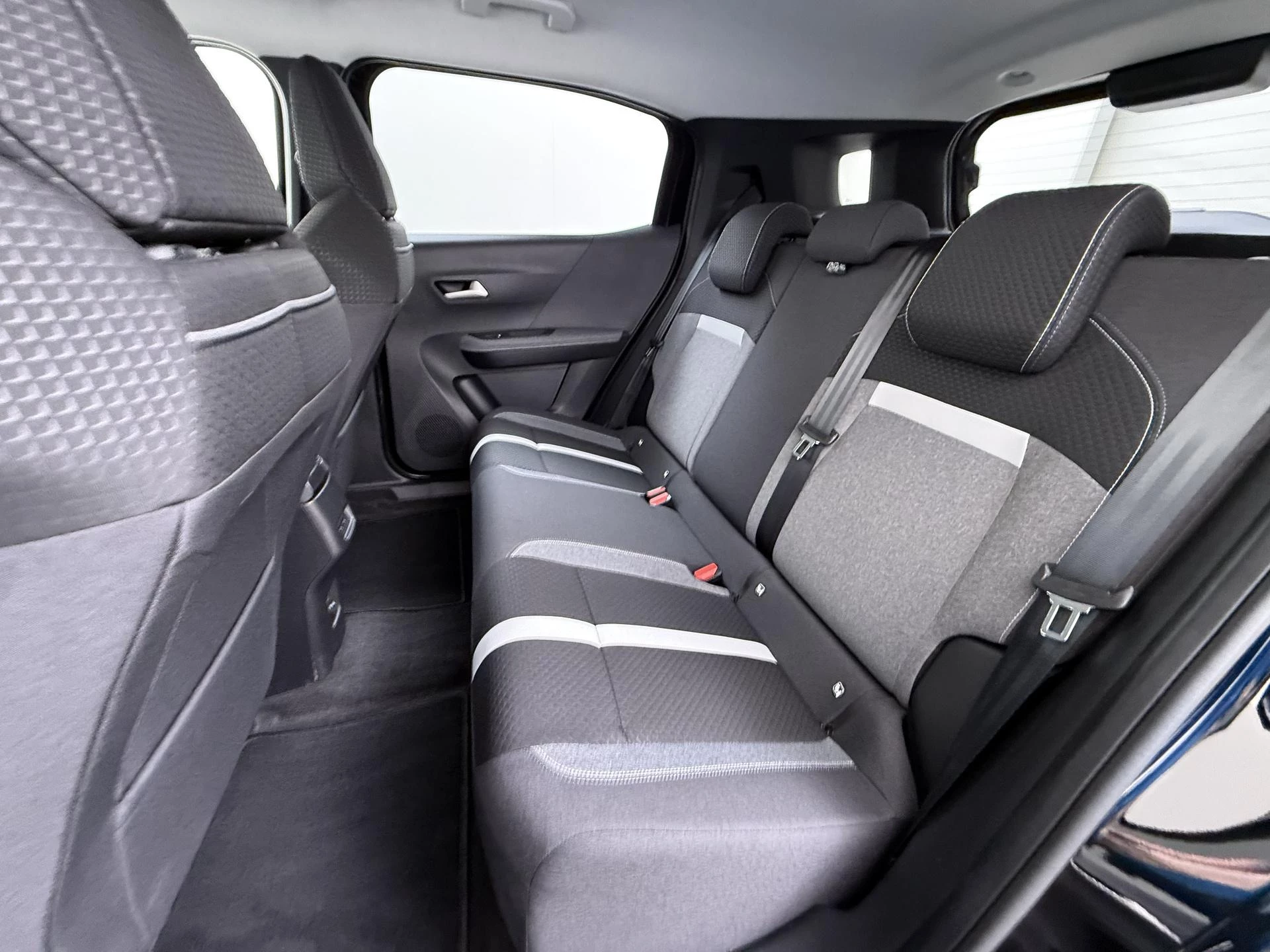 Opel-Frontera-image-15
