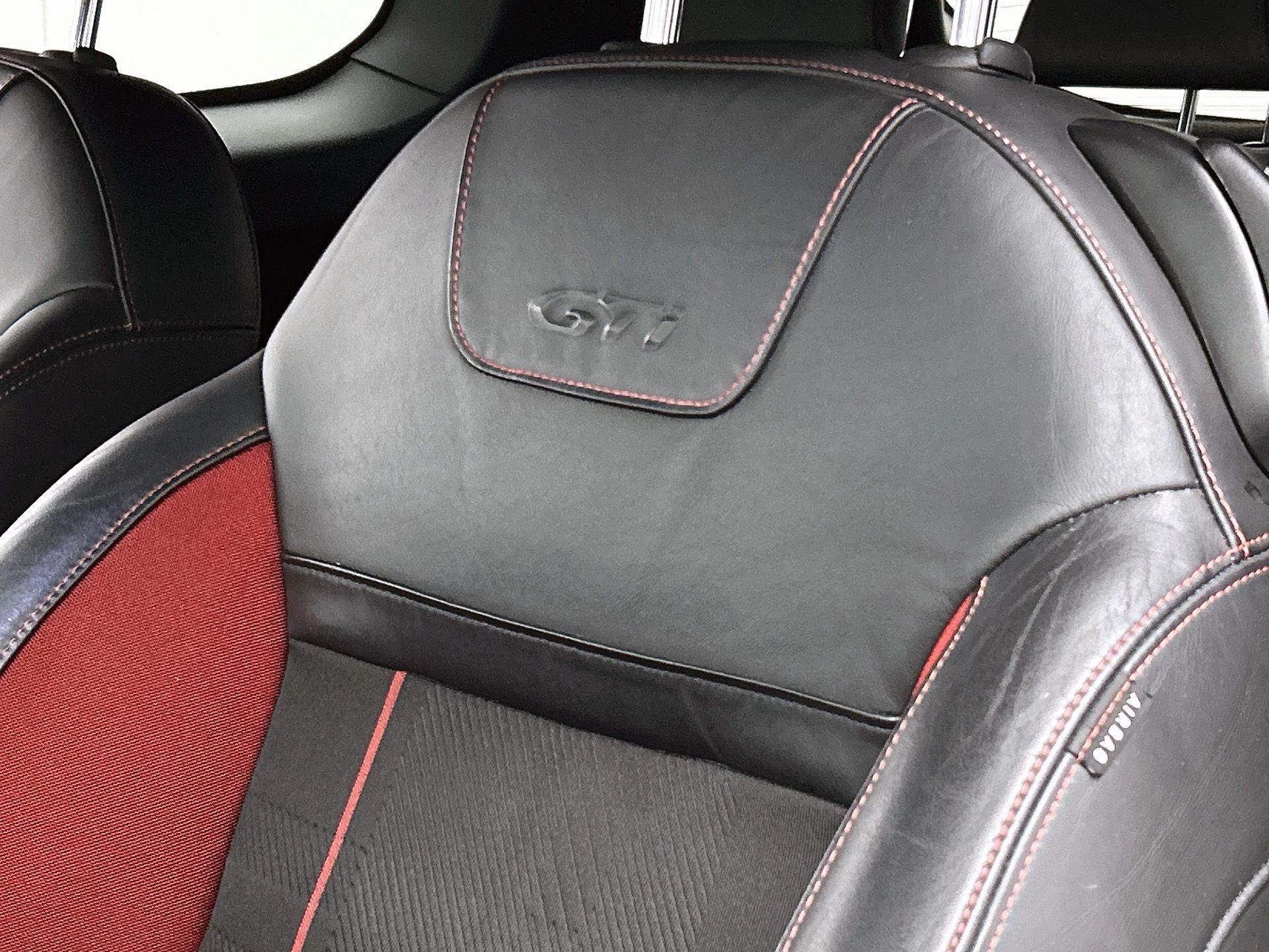 Peugeot-208-image-11