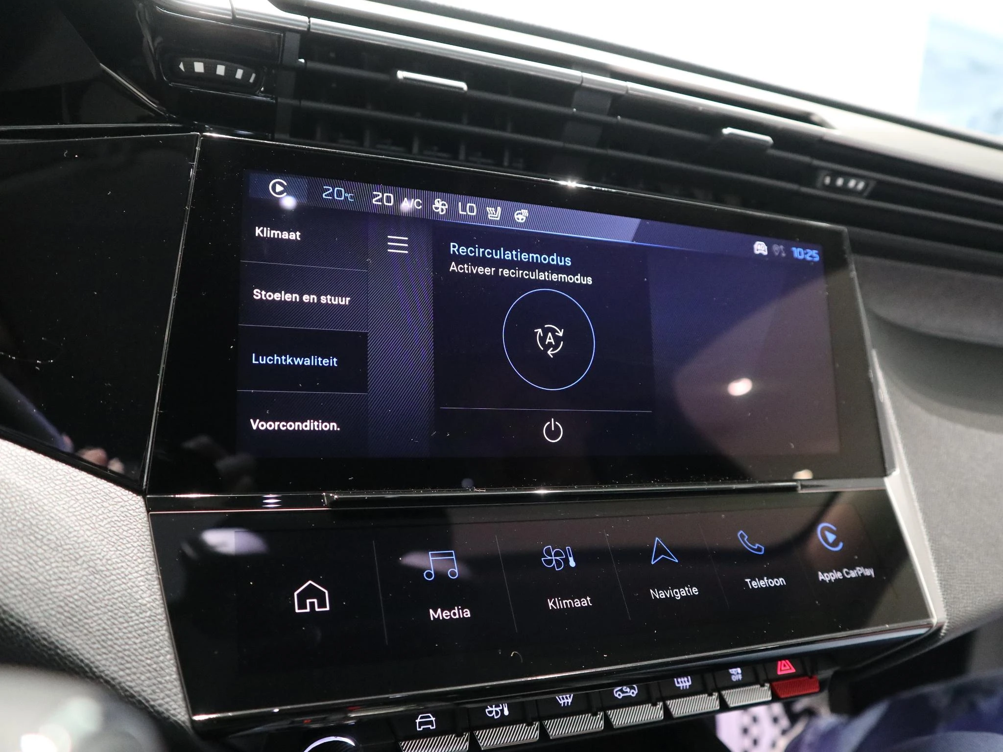 Peugeot-e-308-image-25