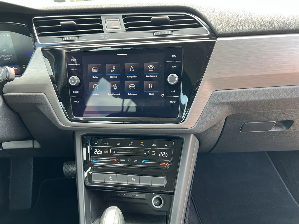 Volkswagen-Touran-image-10