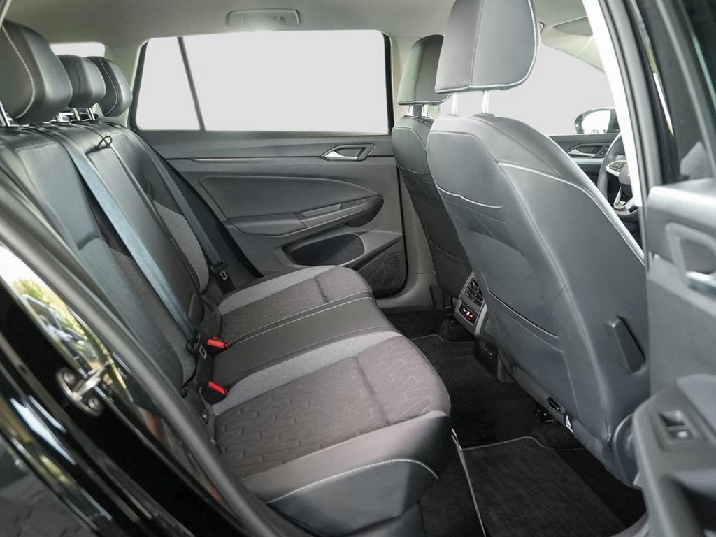Volkswagen-Golf-image-9