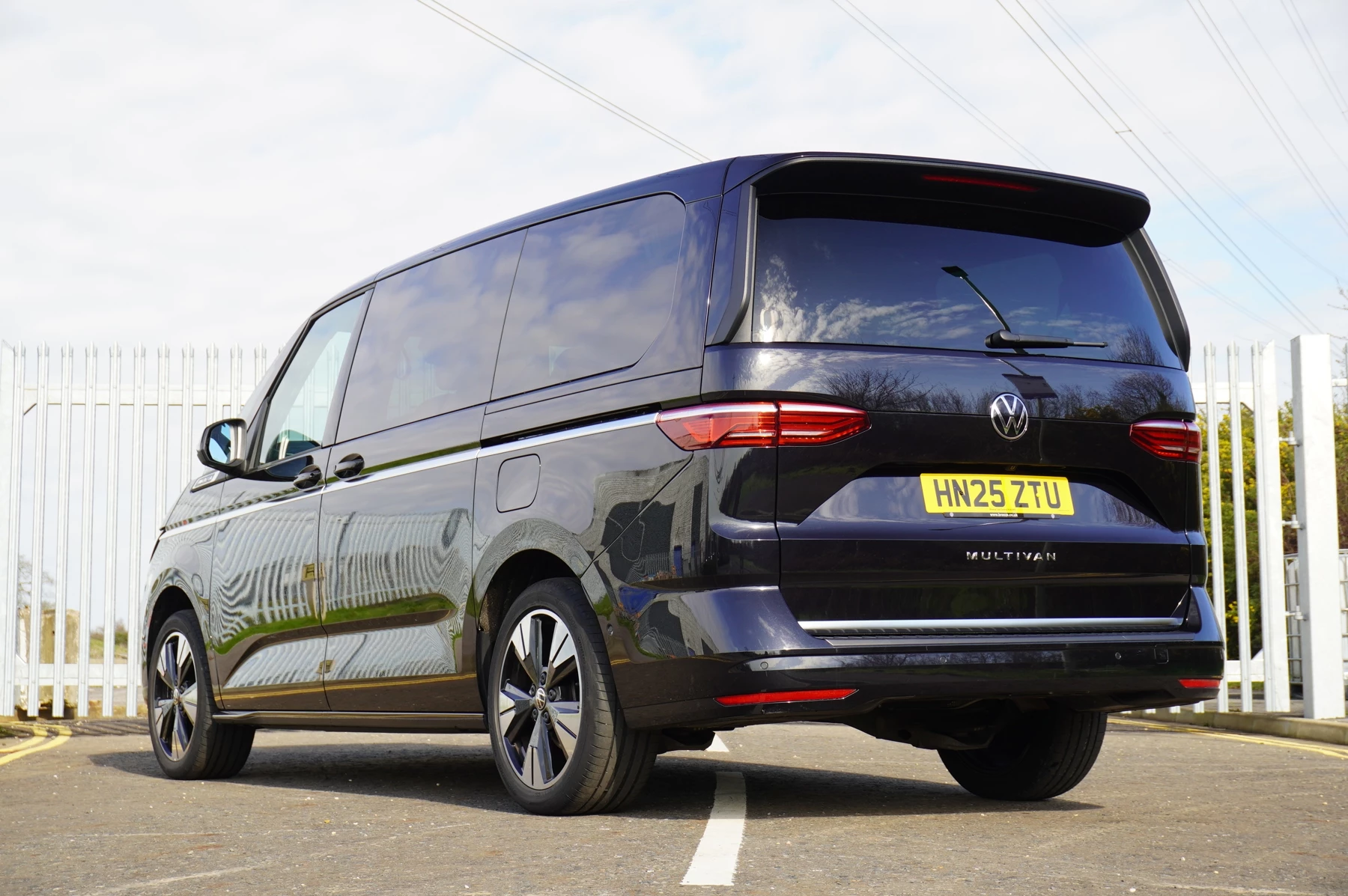 Volkswagen-Multivan-image-2
