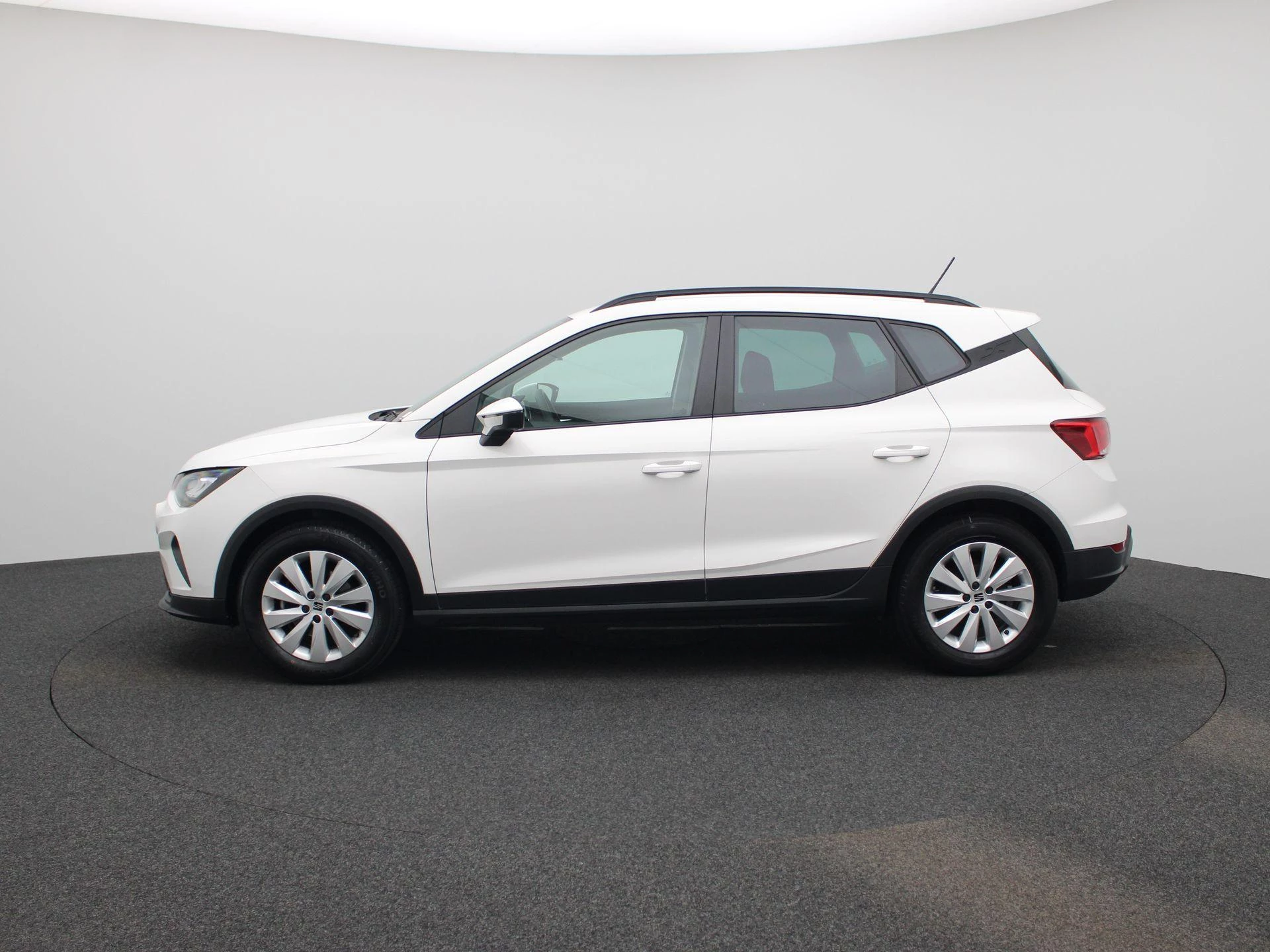 SEAT-Arona-image-3