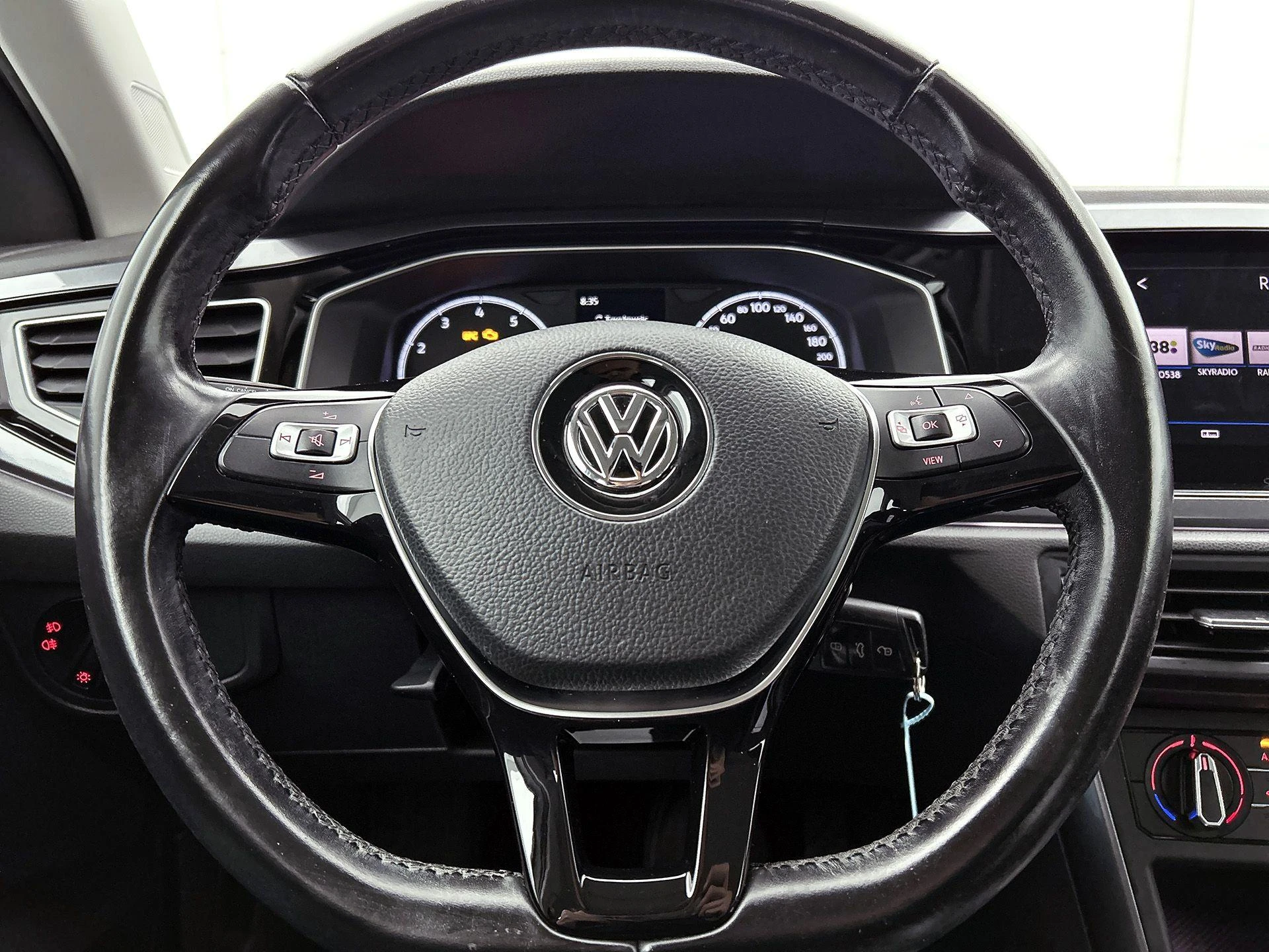 Volkswagen-Polo-image-28