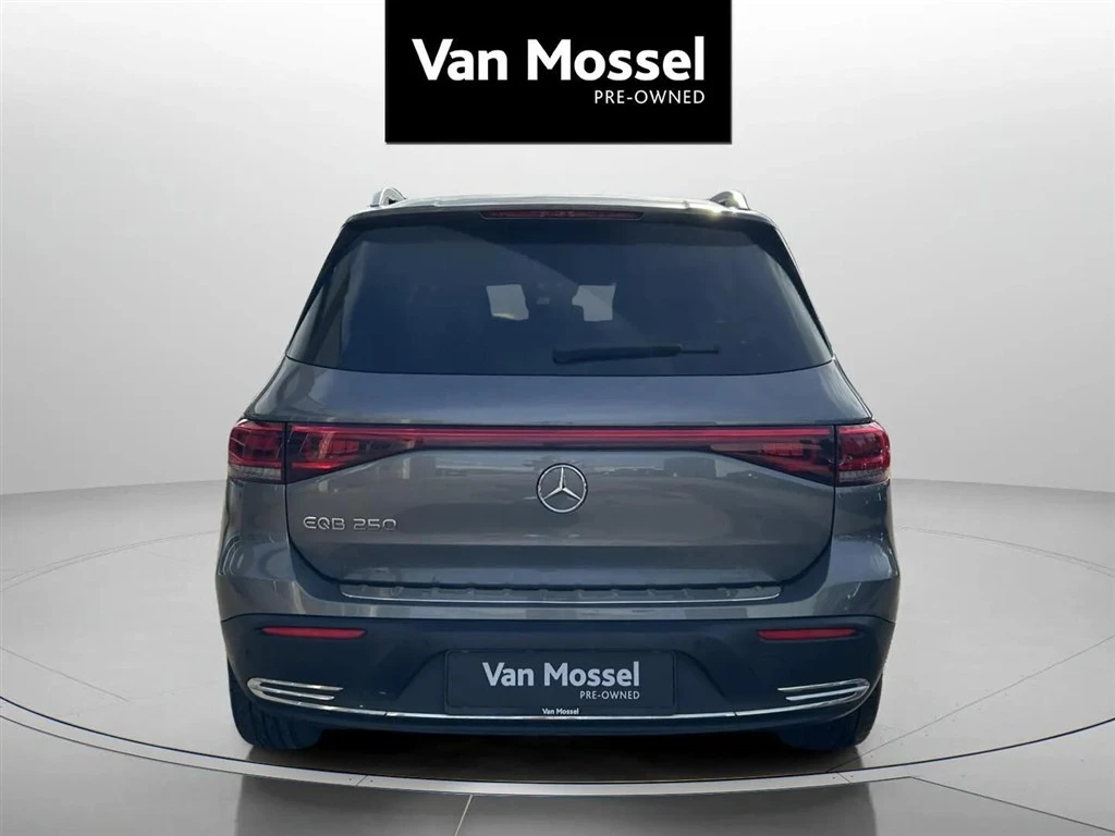 Mercedes-Benz-EQB-image-5
