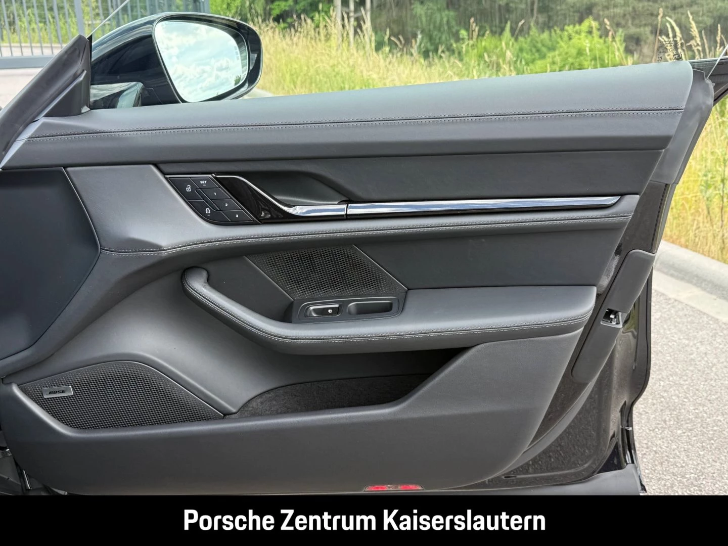 Porsche Taycan Black Edition InnoDrive HA-Lenkung HeadUp black edition