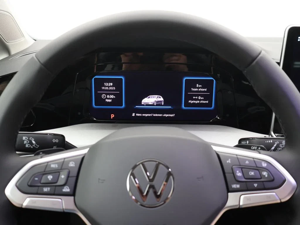 Volkswagen-Golf-image-20