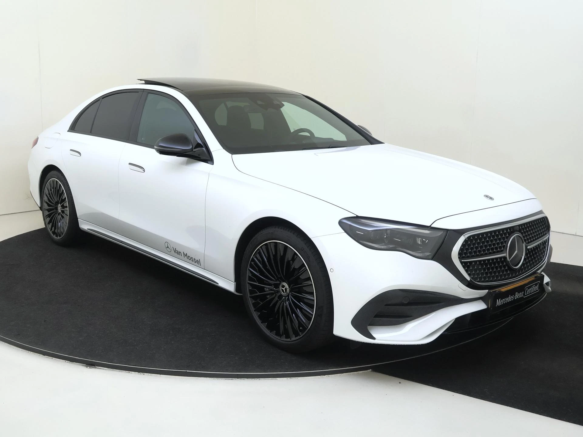 Mercedes-Benz-E-Klasse-image-1
