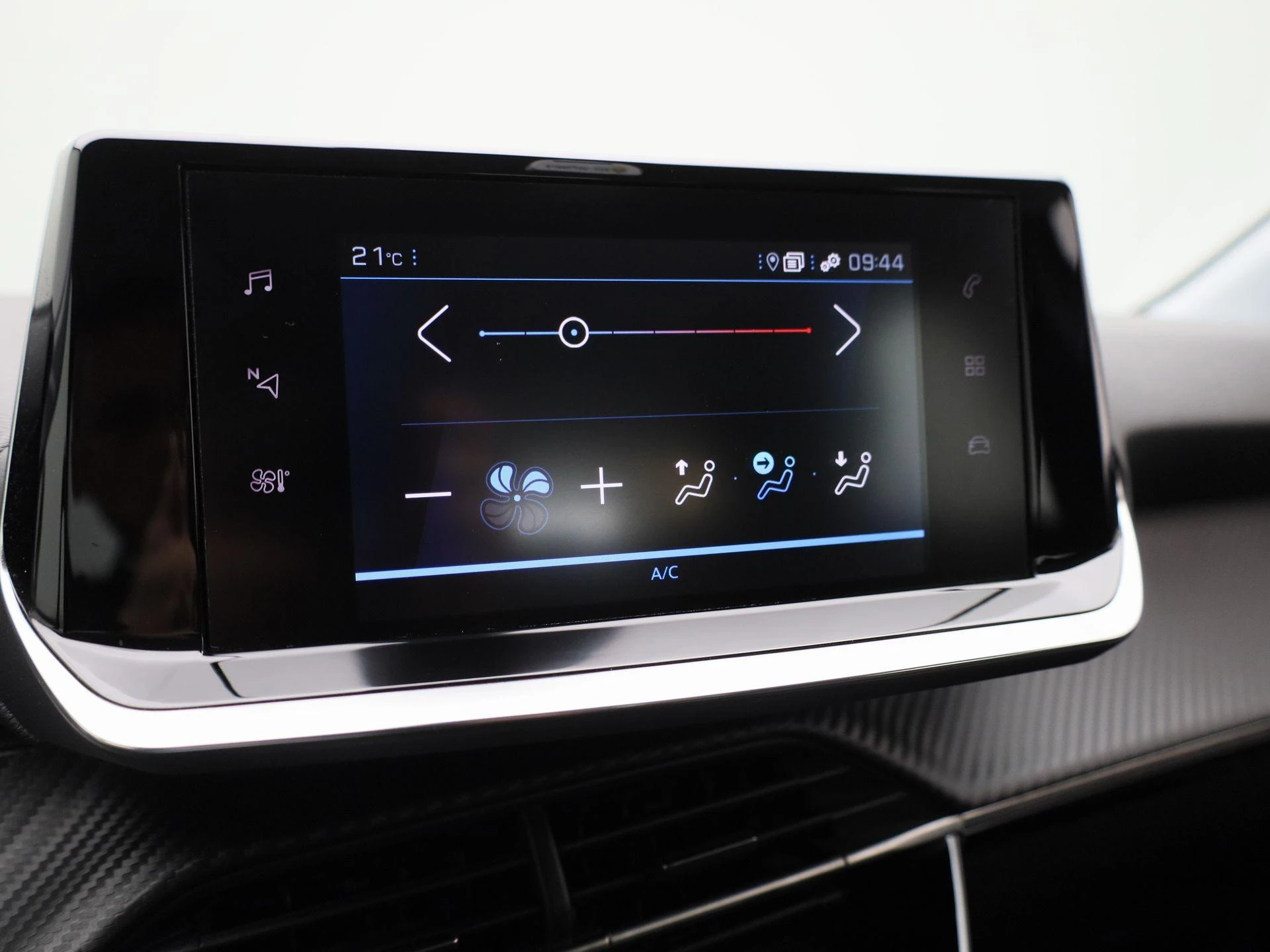 Peugeot-208-image-21