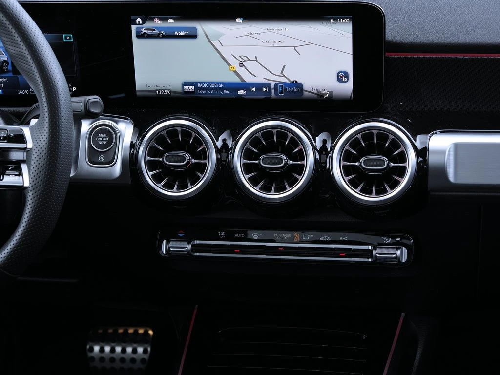 Mercedes-Benz-GLB 200 d-image-10