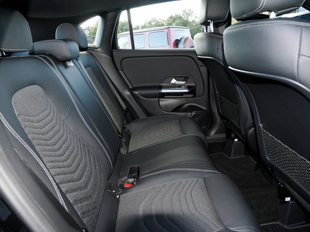 Mercedes-Benz-GLA 200 d-image-13