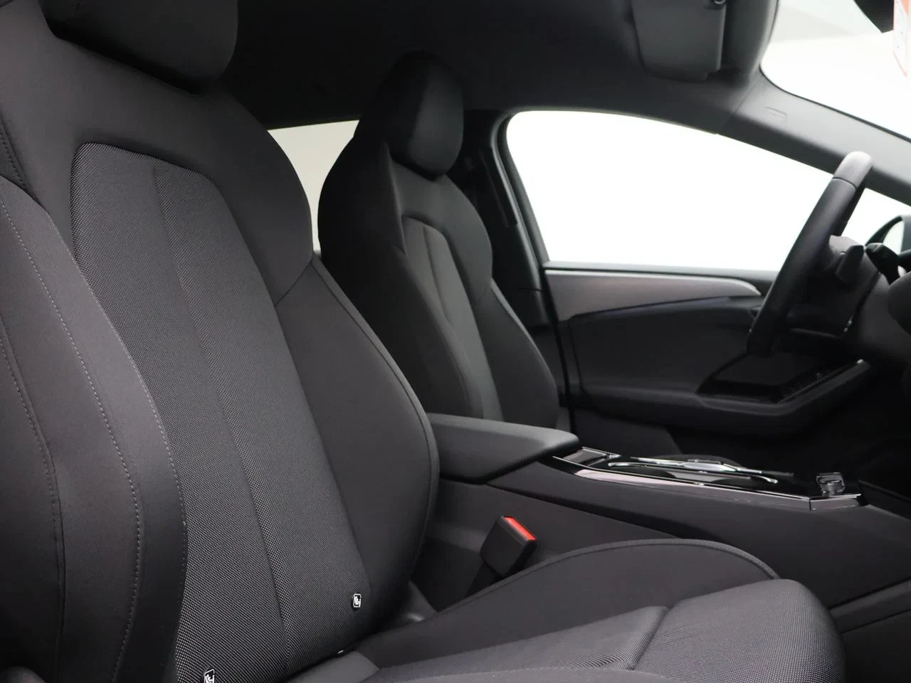 Audi-A6 Avant e-tron-image-25
