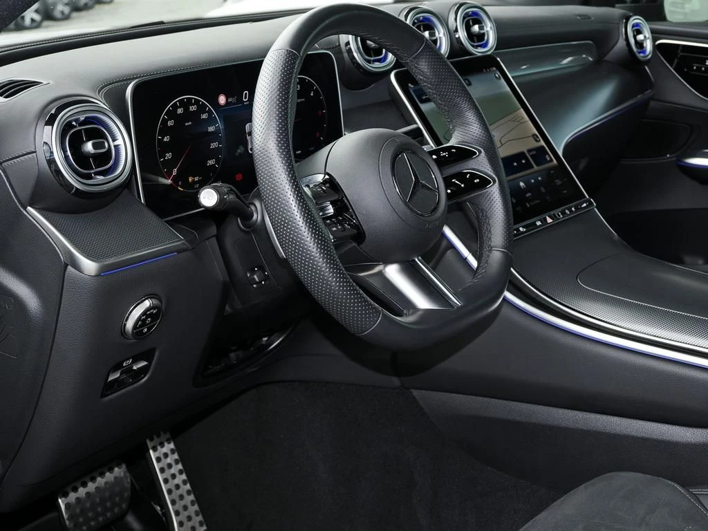 Mercedes-Benz-GLC 220 d-image-9