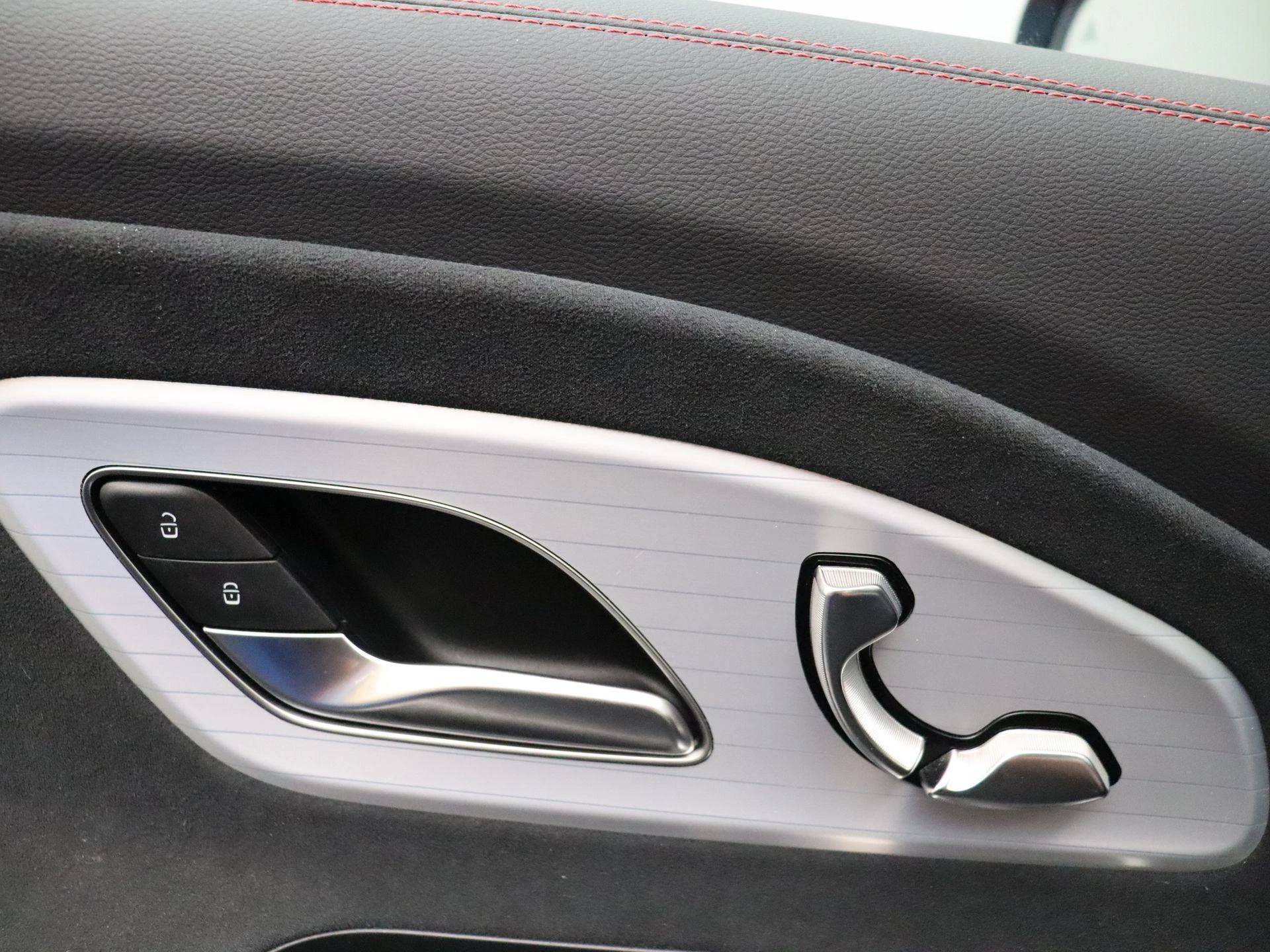 Mercedes-Benz-CLA-image-9