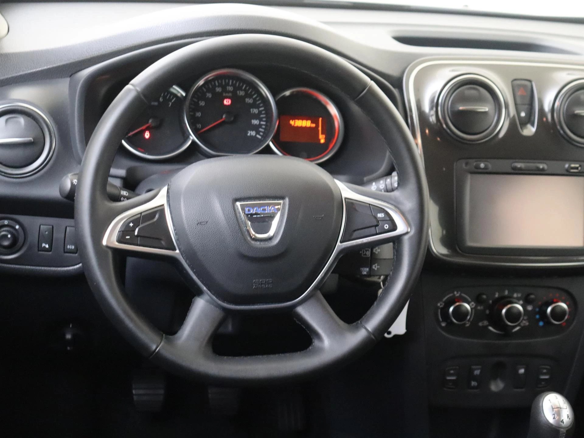 Dacia-Logan-image-9