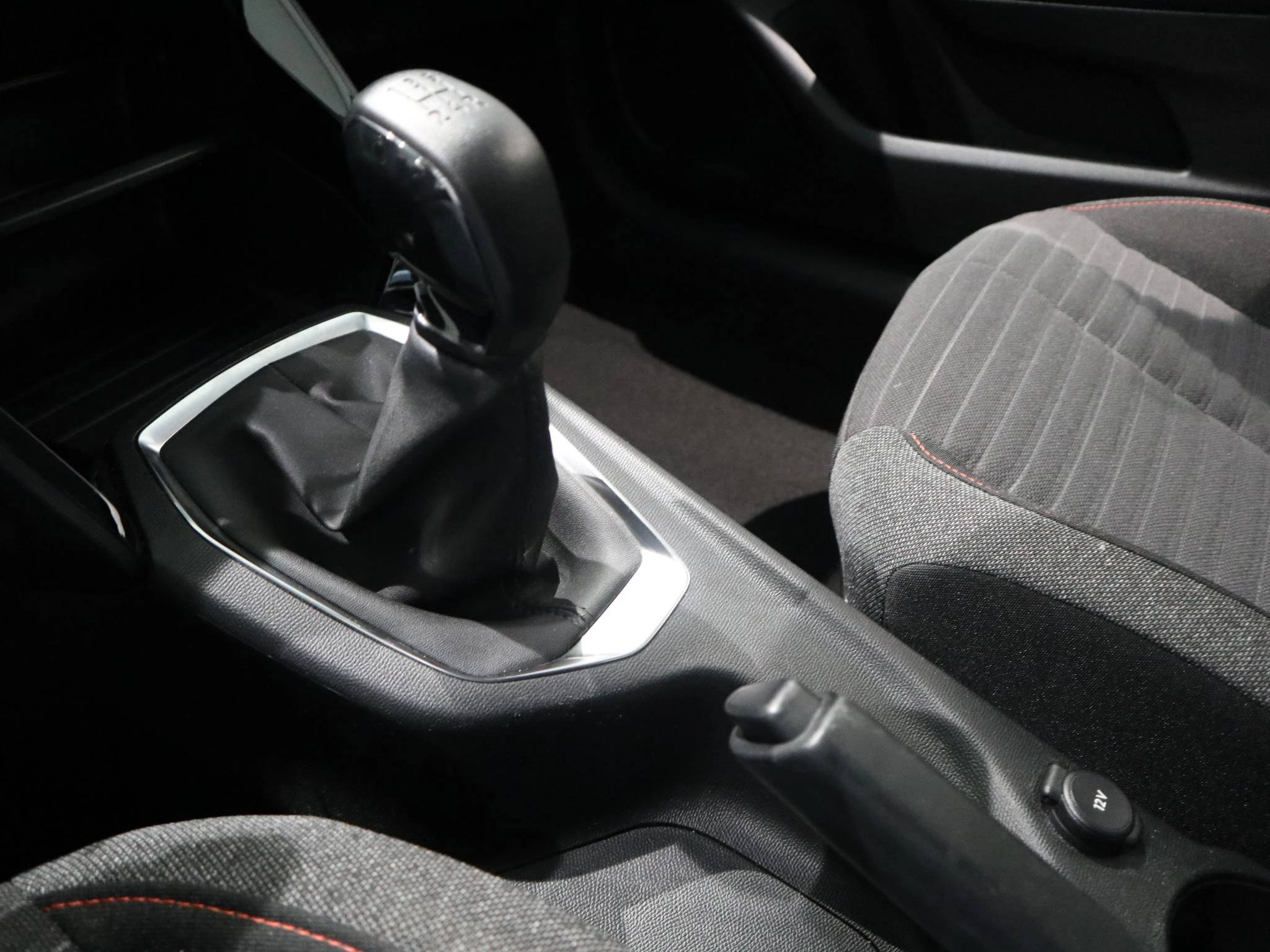 Peugeot-208-image-17