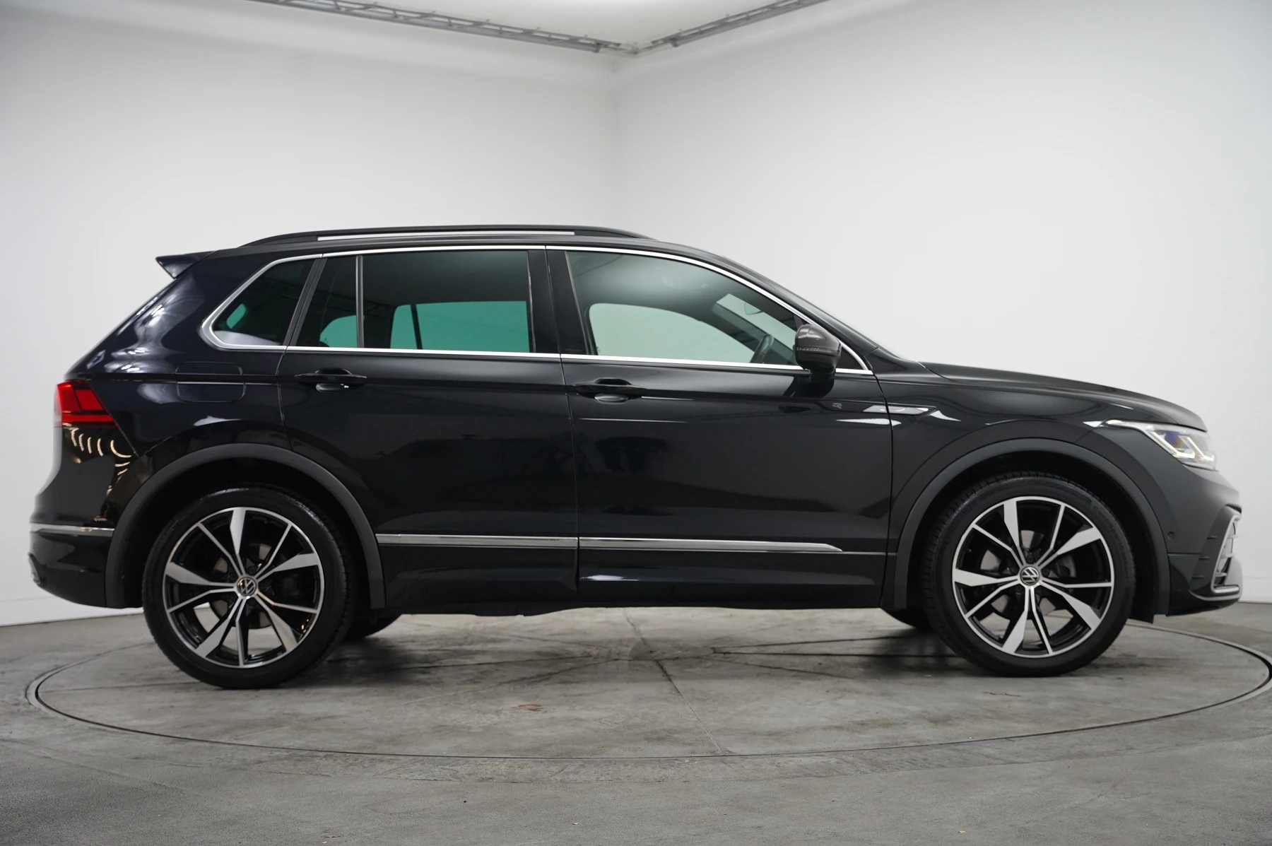 Volkswagen-Tiguan-image-3
