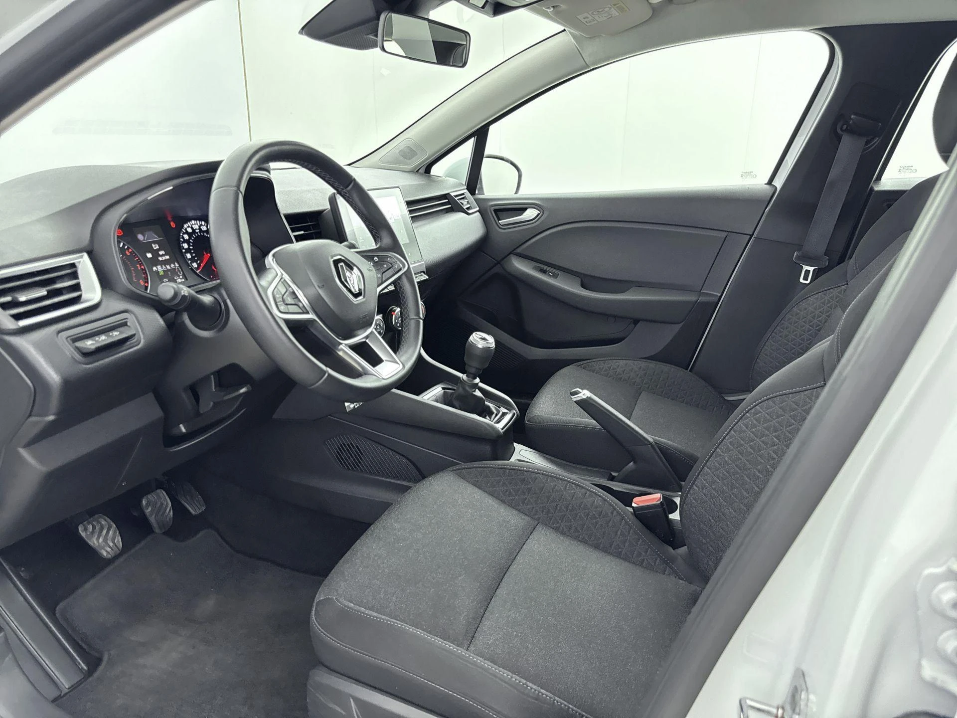 Renault-Clio-image-16