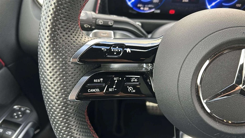 Mercedes-Benz-EQB-image-11