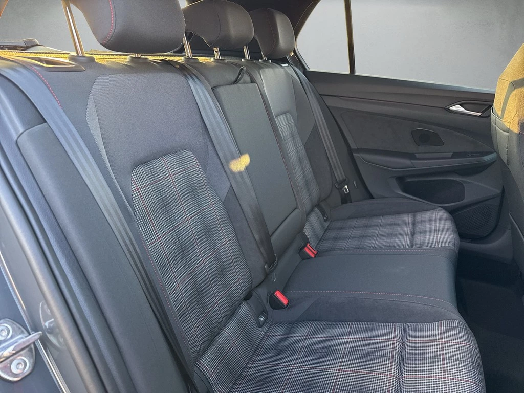 Volkswagen-Golf-image-11