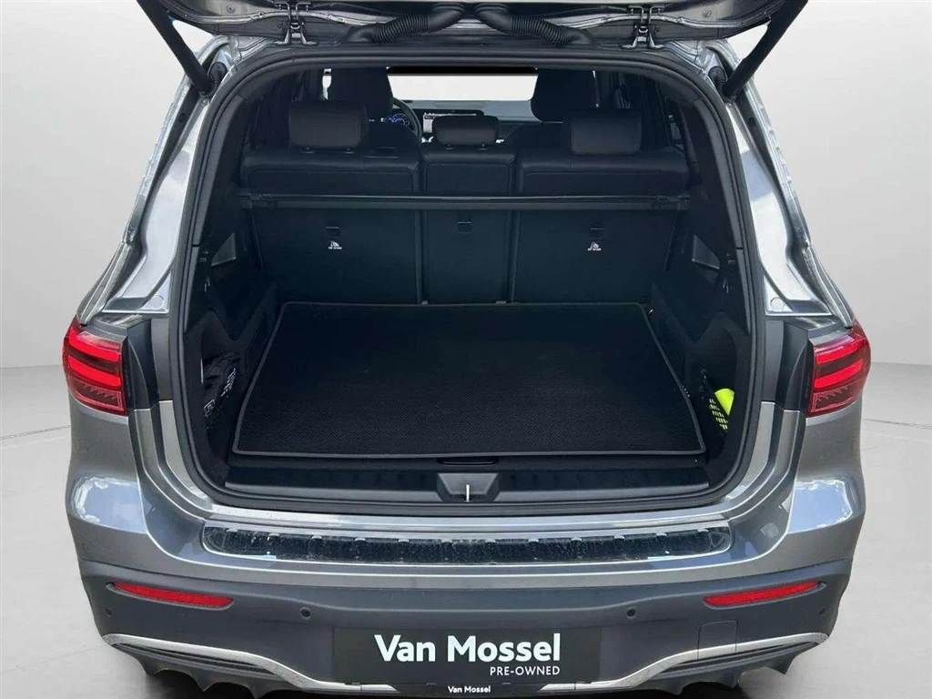 Mercedes-Benz-EQB-image-23