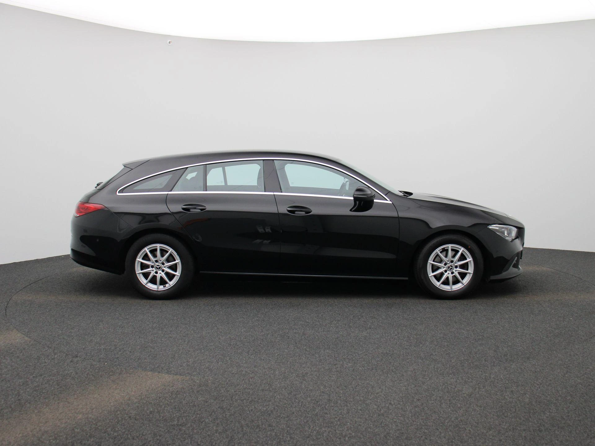 Mercedes-Benz-CLA-image-5