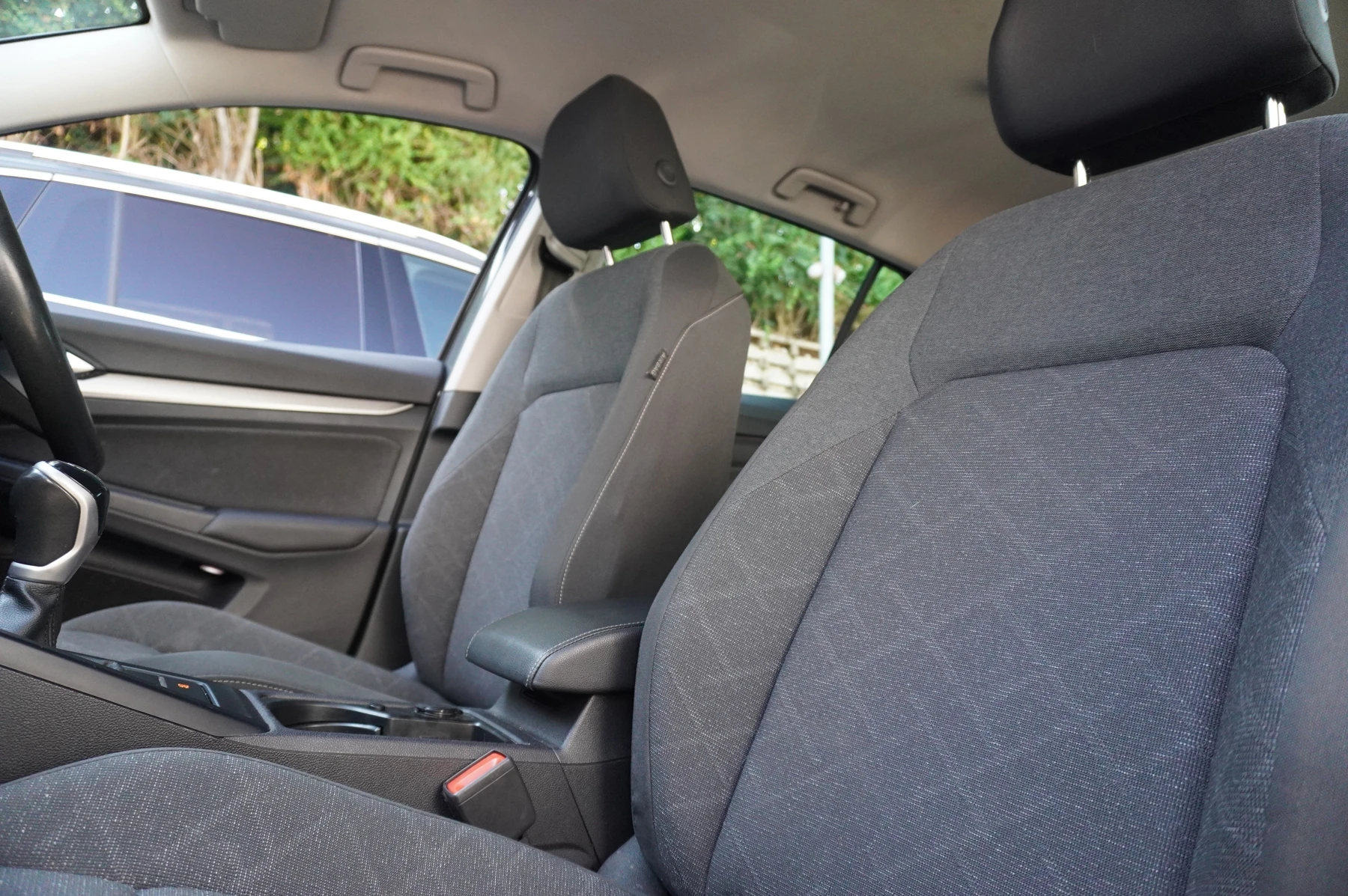 Volkswagen-Golf-image-9