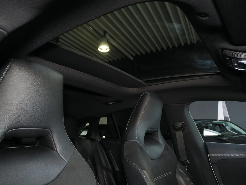 Mercedes-Benz-CLA 220 d-image-14
