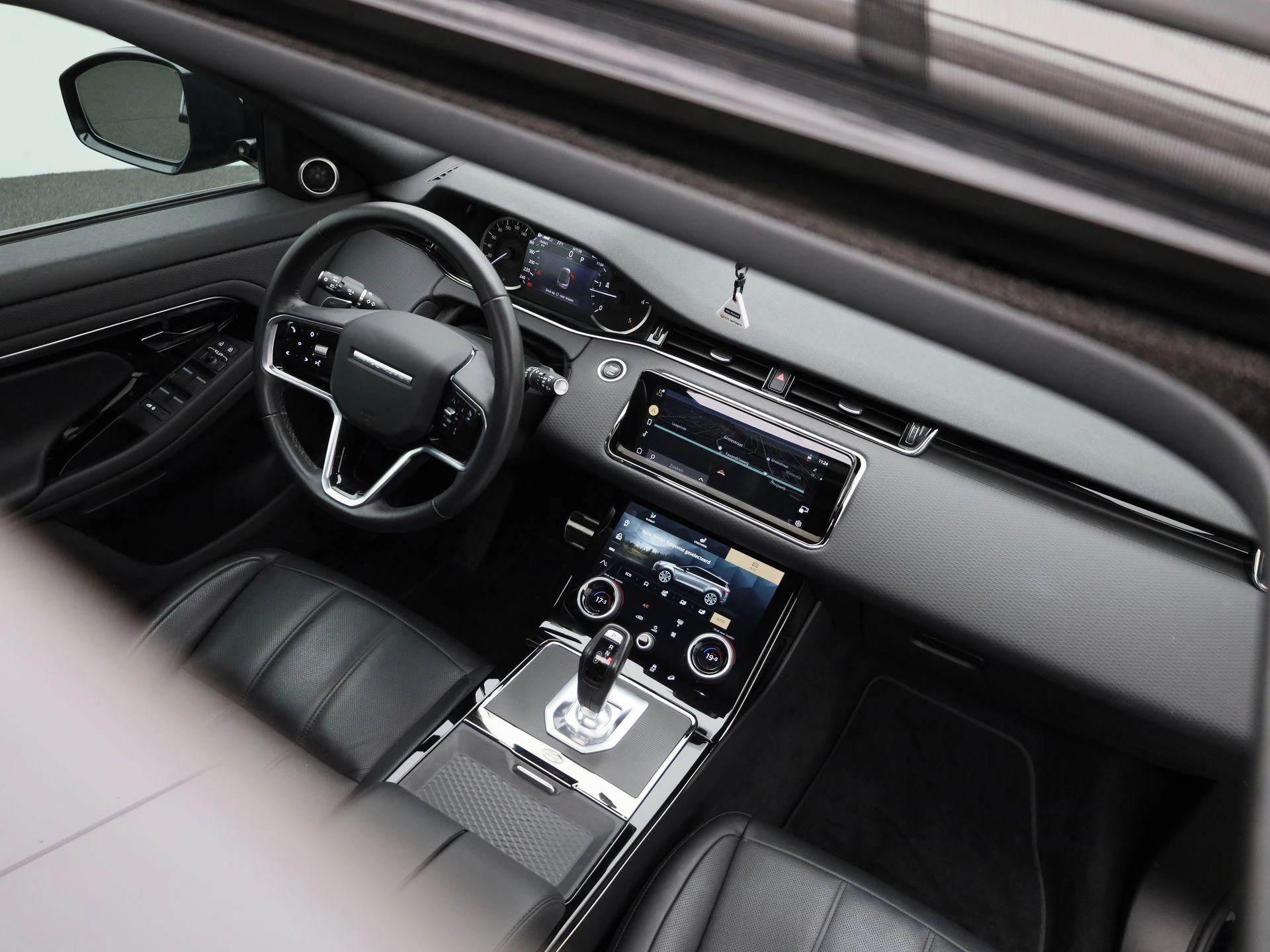 Land Rover Range Rover Evoque D165 MHEV AWD Auto R-Dynamic