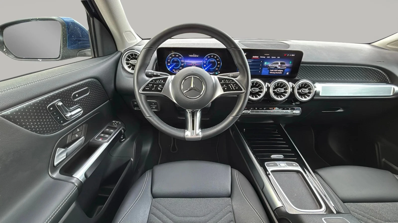 Mercedes-Benz-EQB-image-11