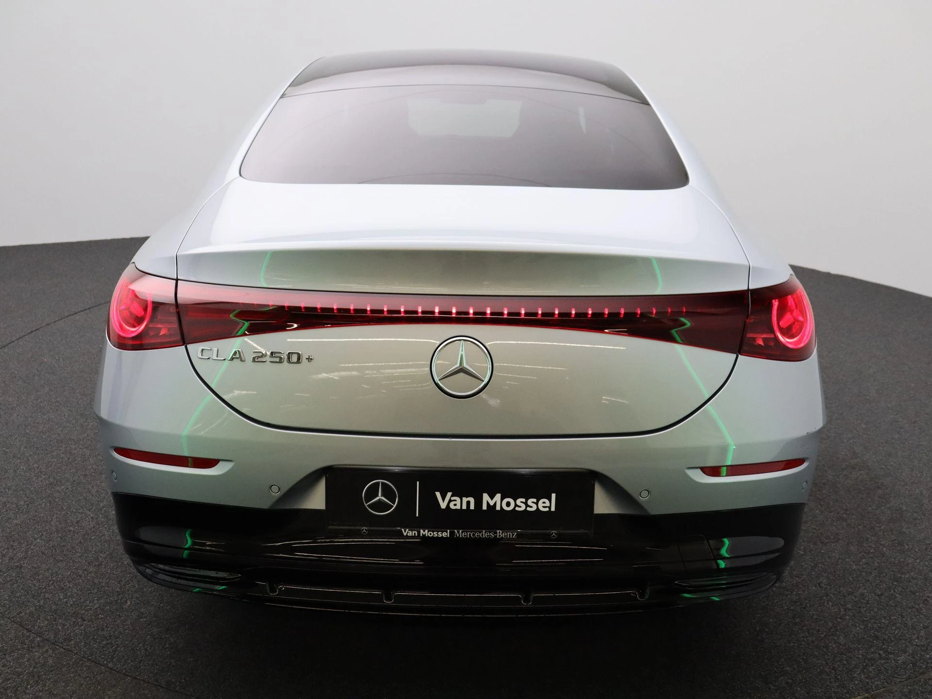 Mercedes-Benz-CLA-image-24