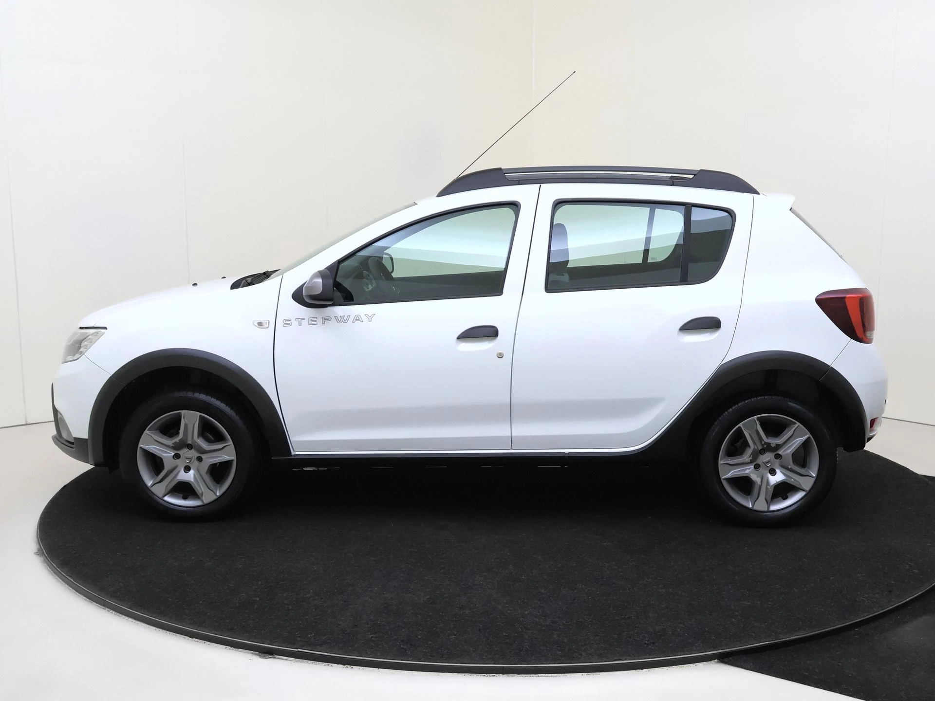 Dacia-Sandero Stepway-image-7